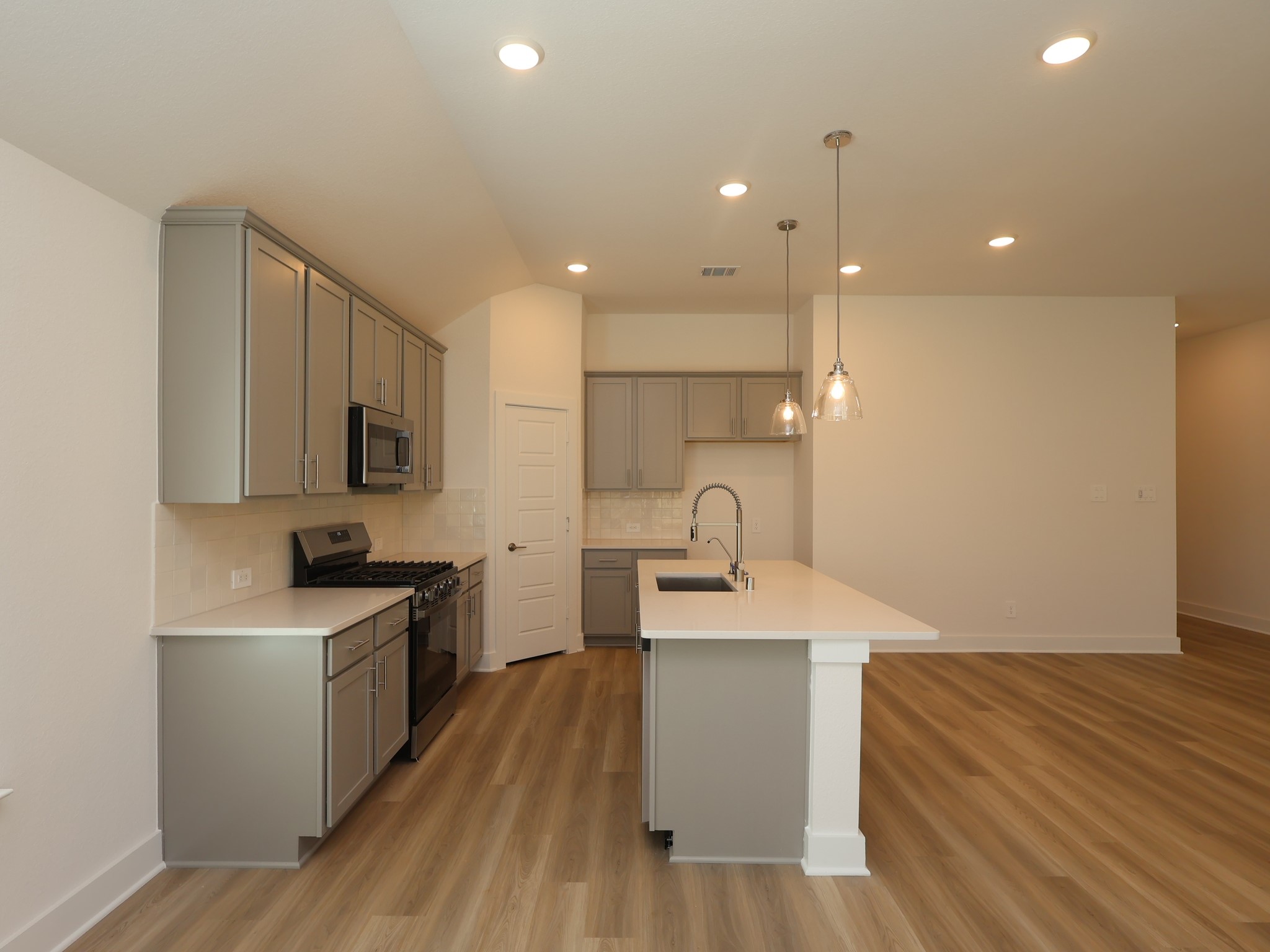 10591 Annex Avenue Property Photo 9