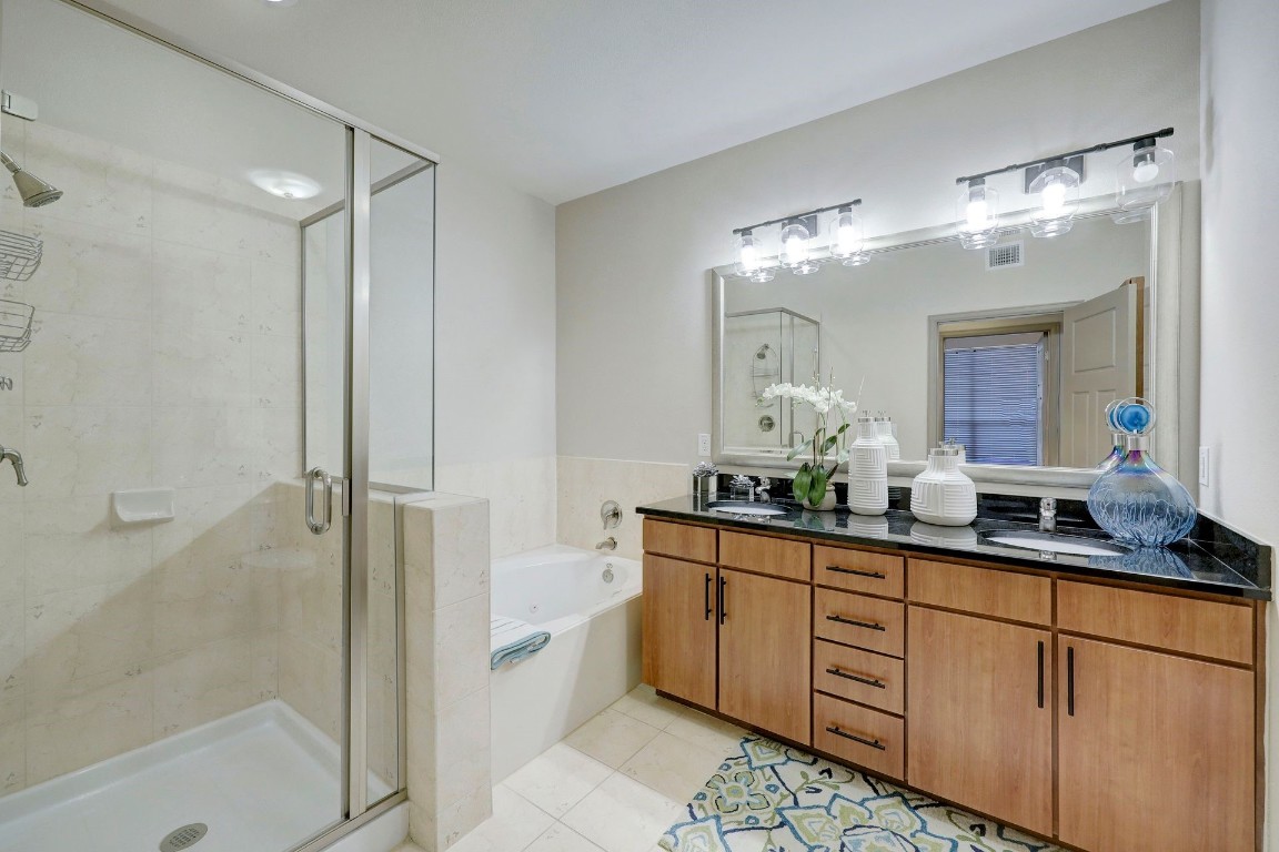 2401 S Gessner Road D Property Photo 6