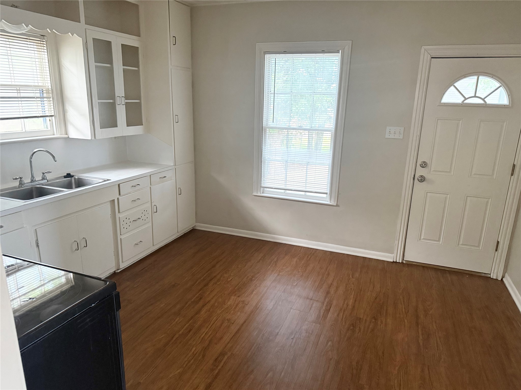 1103 Austin Street Property Photo 4