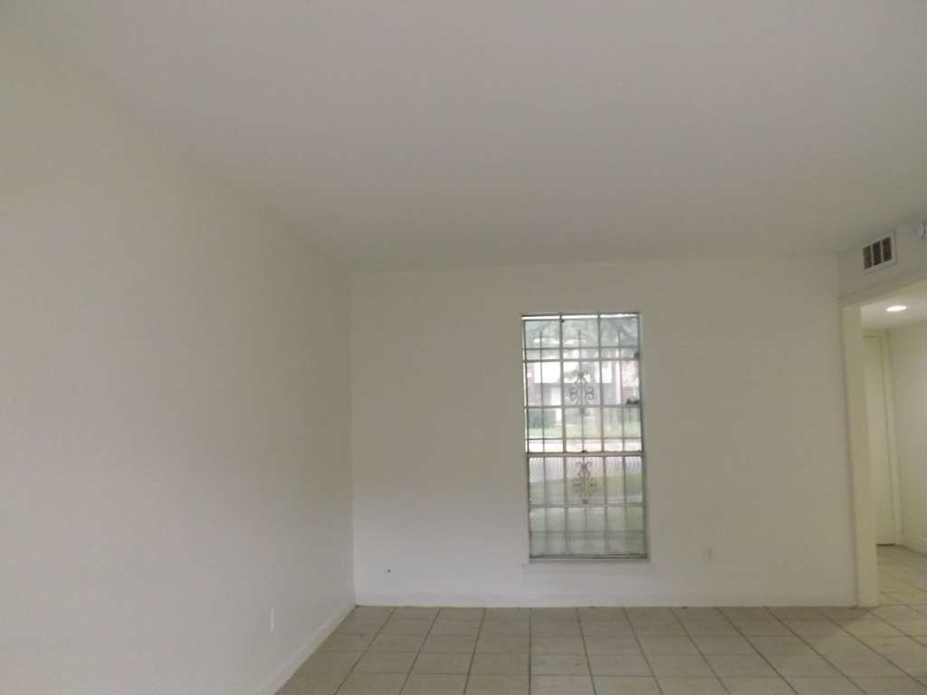 7936 Grove Ridge Drive Property Photo 3