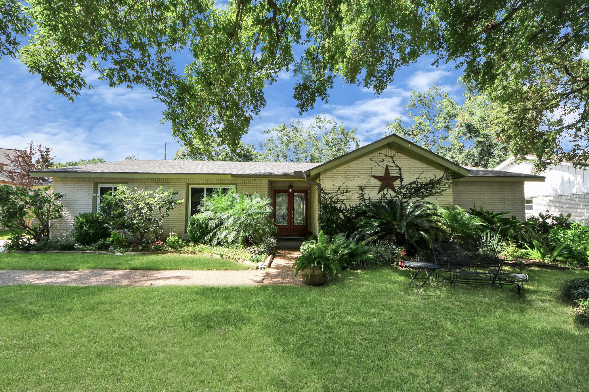 5642 Dumfries Drive Property Photo 1