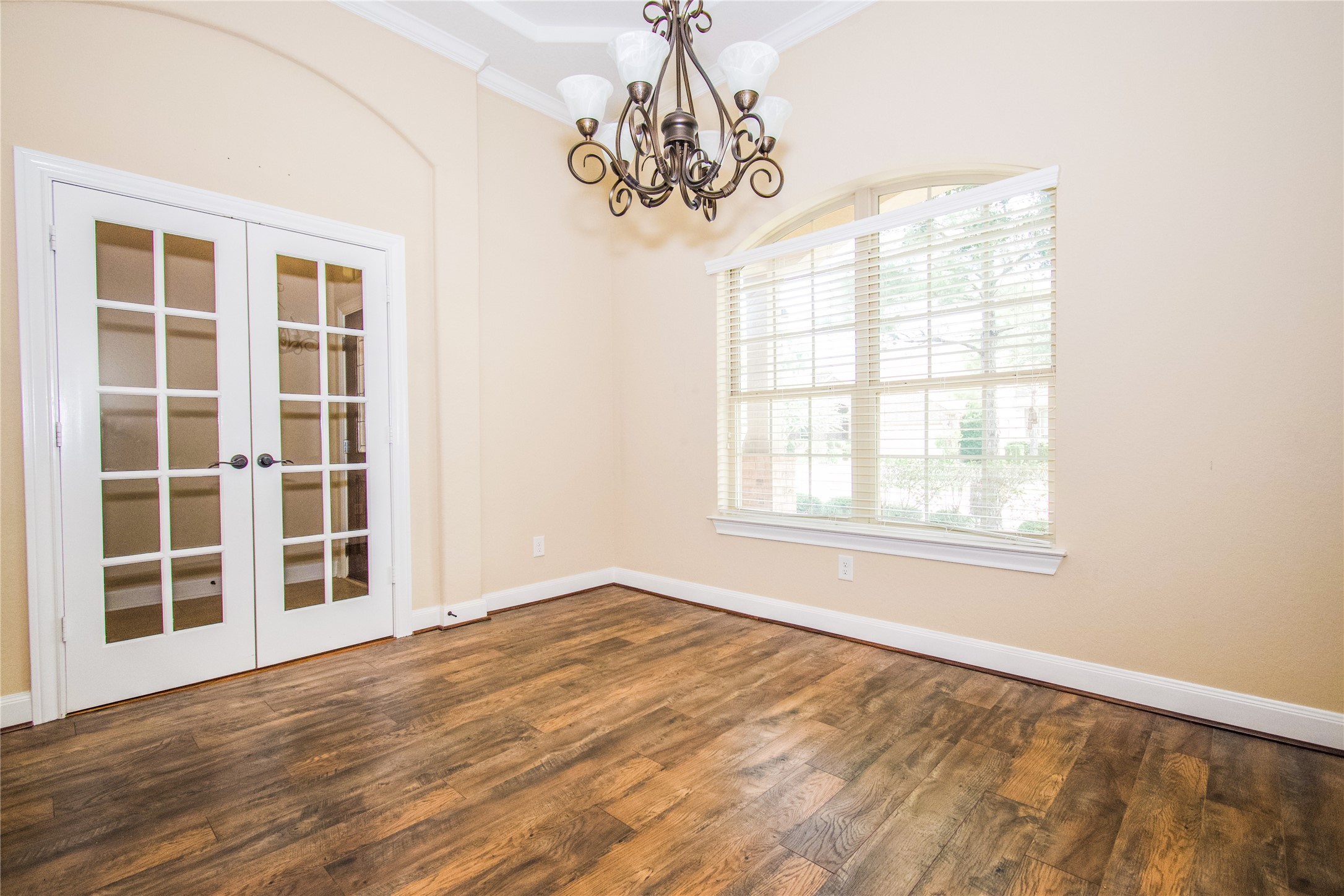 6114 Brookmall Property Photo 6