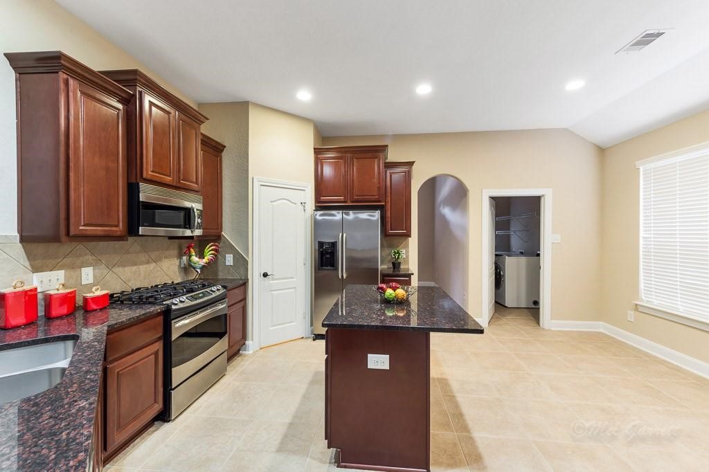 6114 Brookmall Property Photo 9