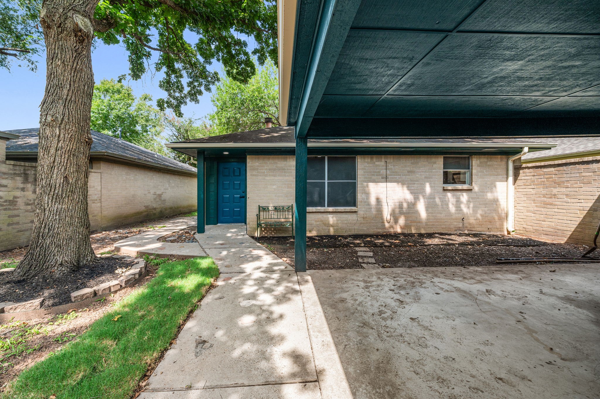 1908 Chelsea Court Property Photo 2