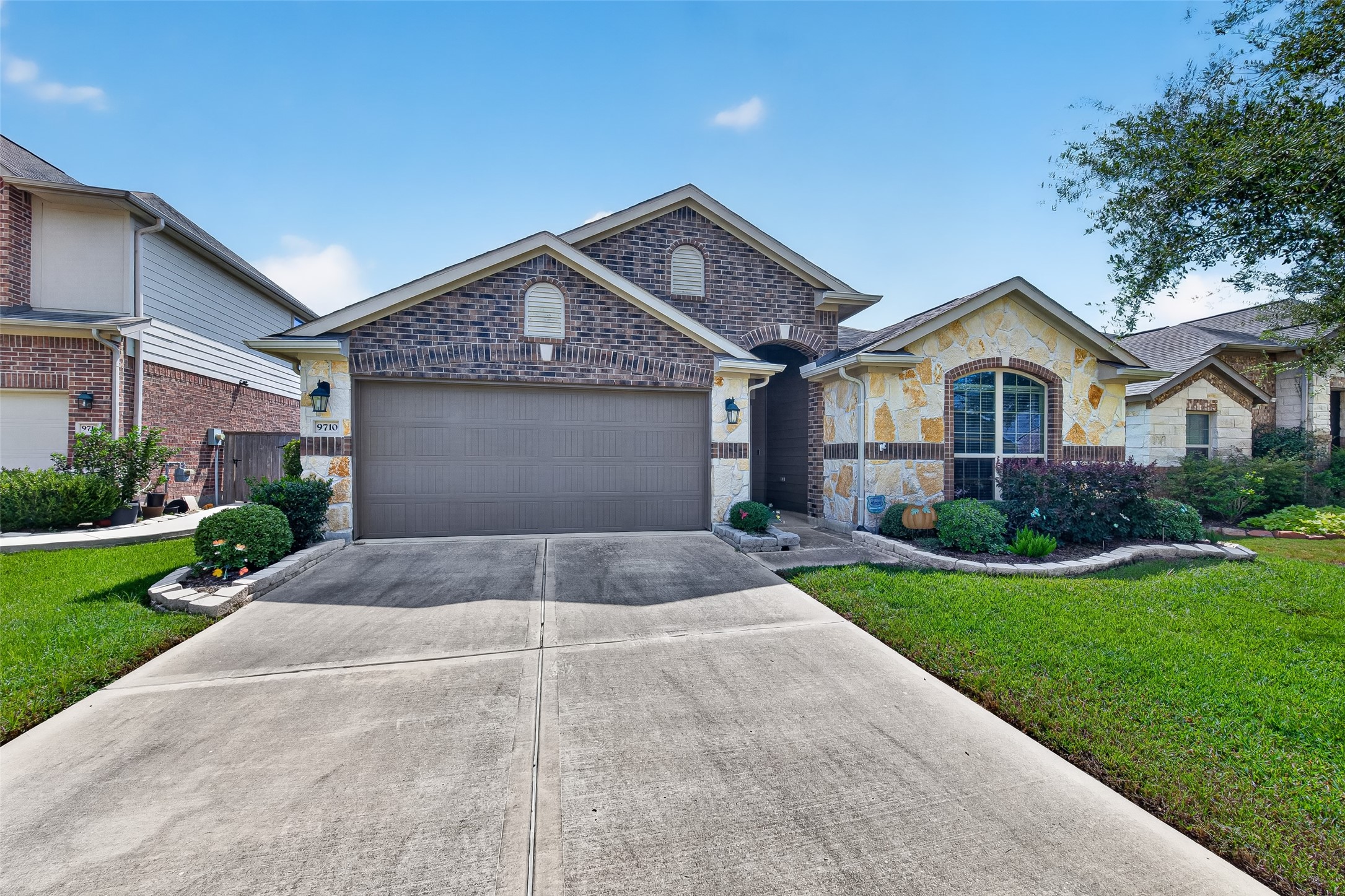 9710 Stratton Ridge Drive Property Photo 1