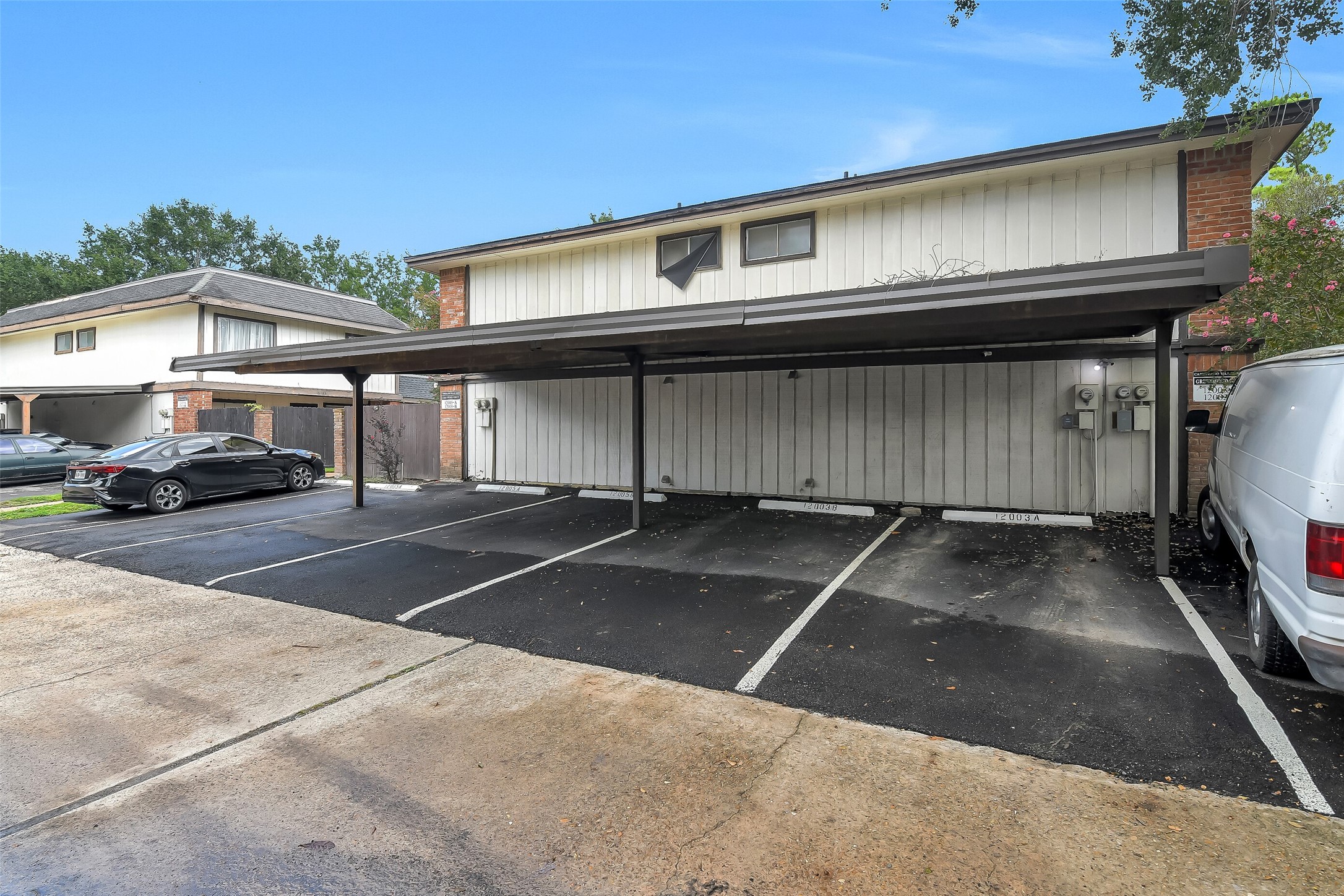 12003 Greenwood Forest Drive B Property Photo 23