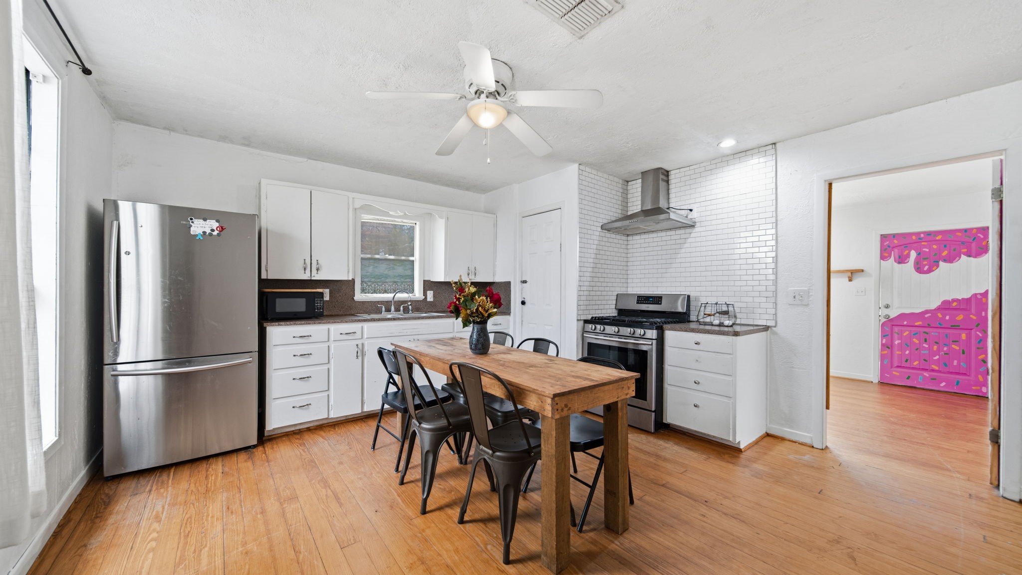 807 Burleson Street Property Photo 4