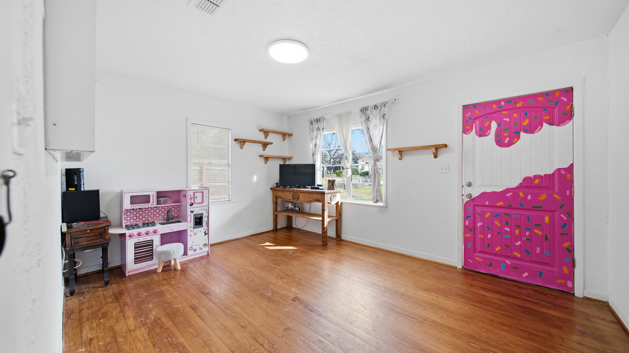 807 Burleson Street Property Photo 6