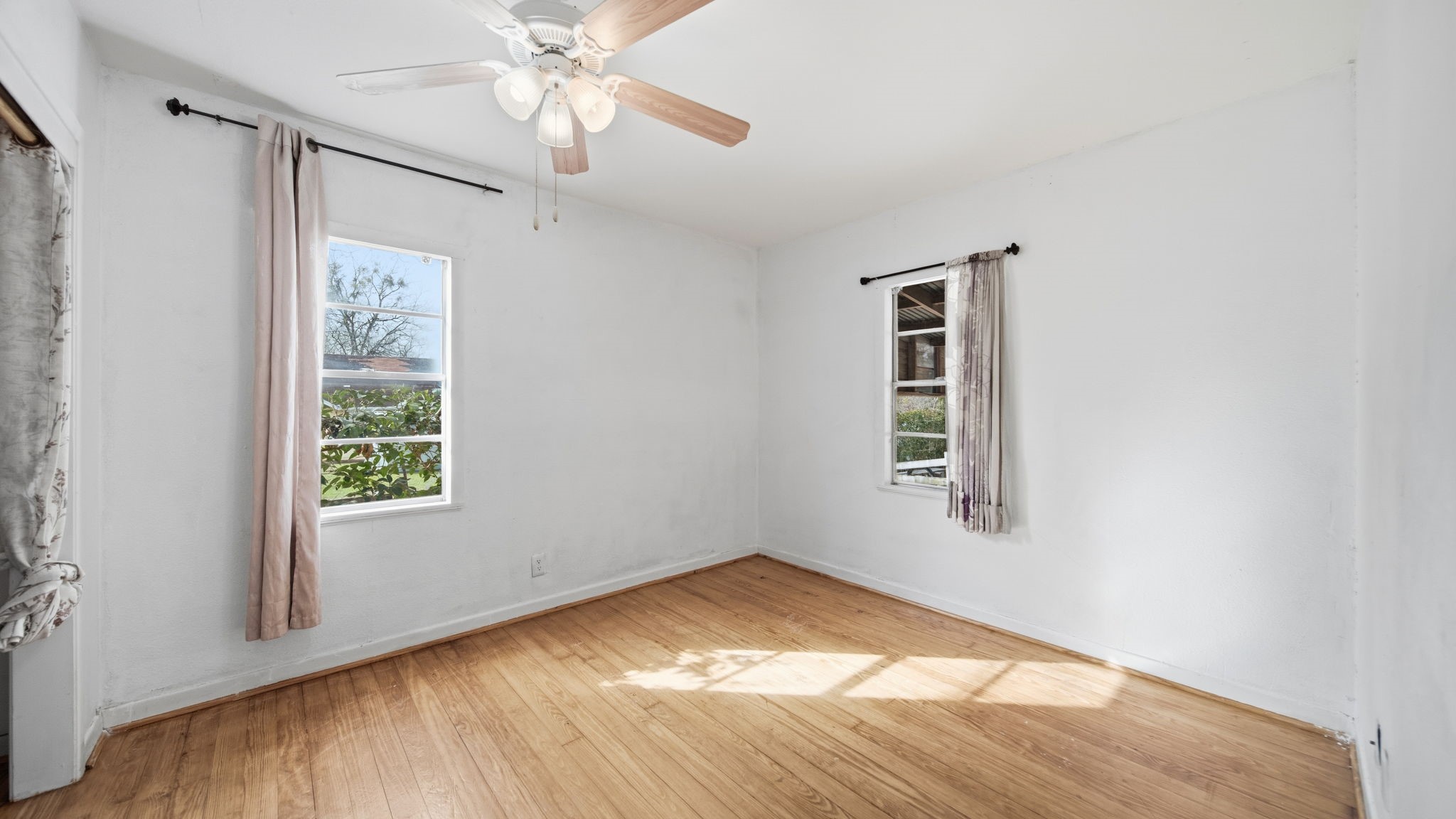 807 Burleson Street Property Photo 8