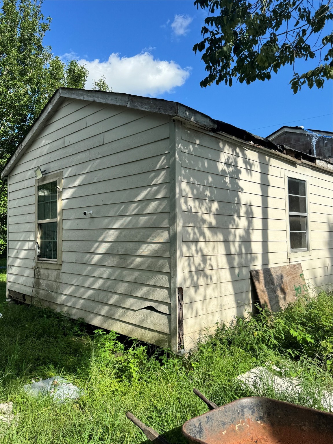 2605 Holly Avenue Property Photo 1