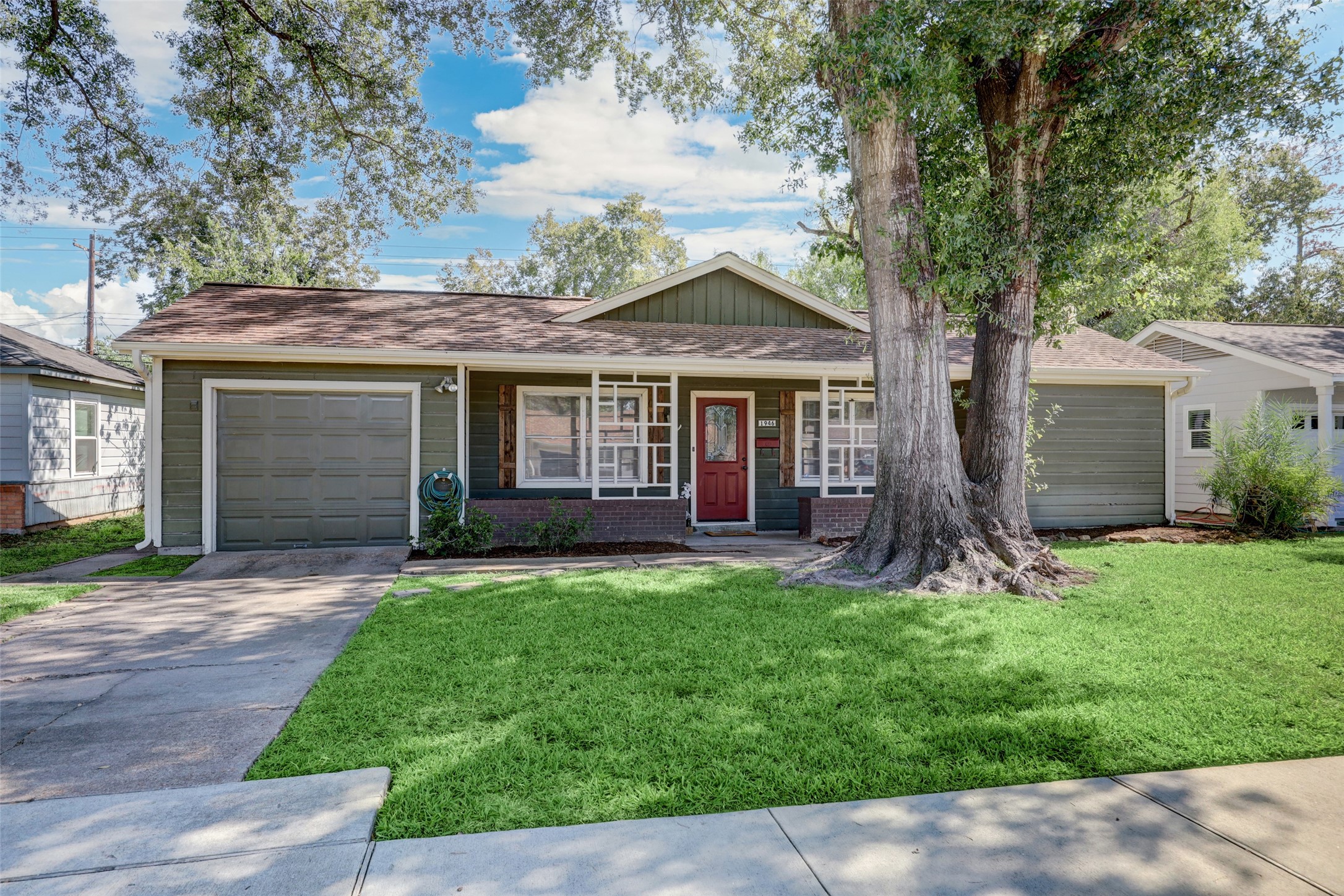 1946 Norcrest Drive Property Photo 1