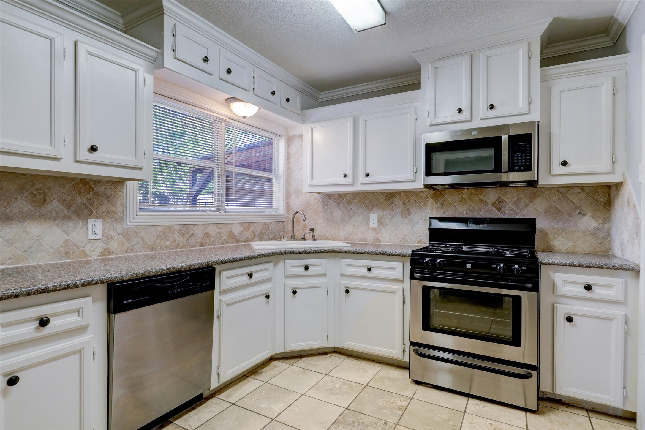 1946 Norcrest Drive Property Photo 8