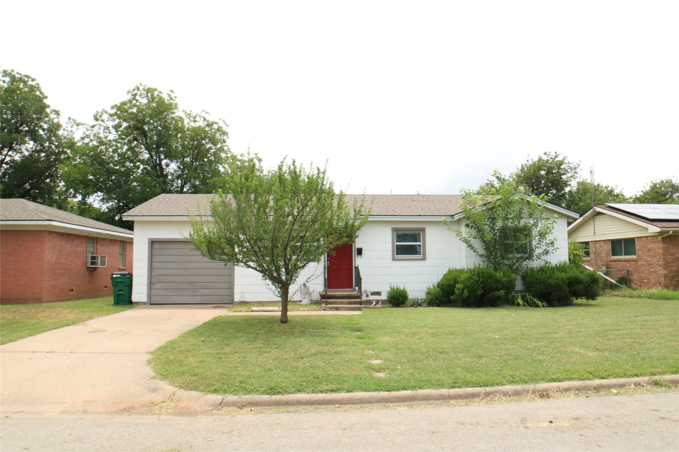 1002 E Beverly Loop