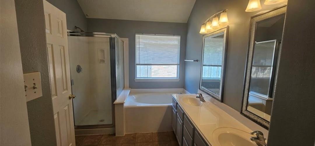 21535 Pepperberry Trail Property Photo 9