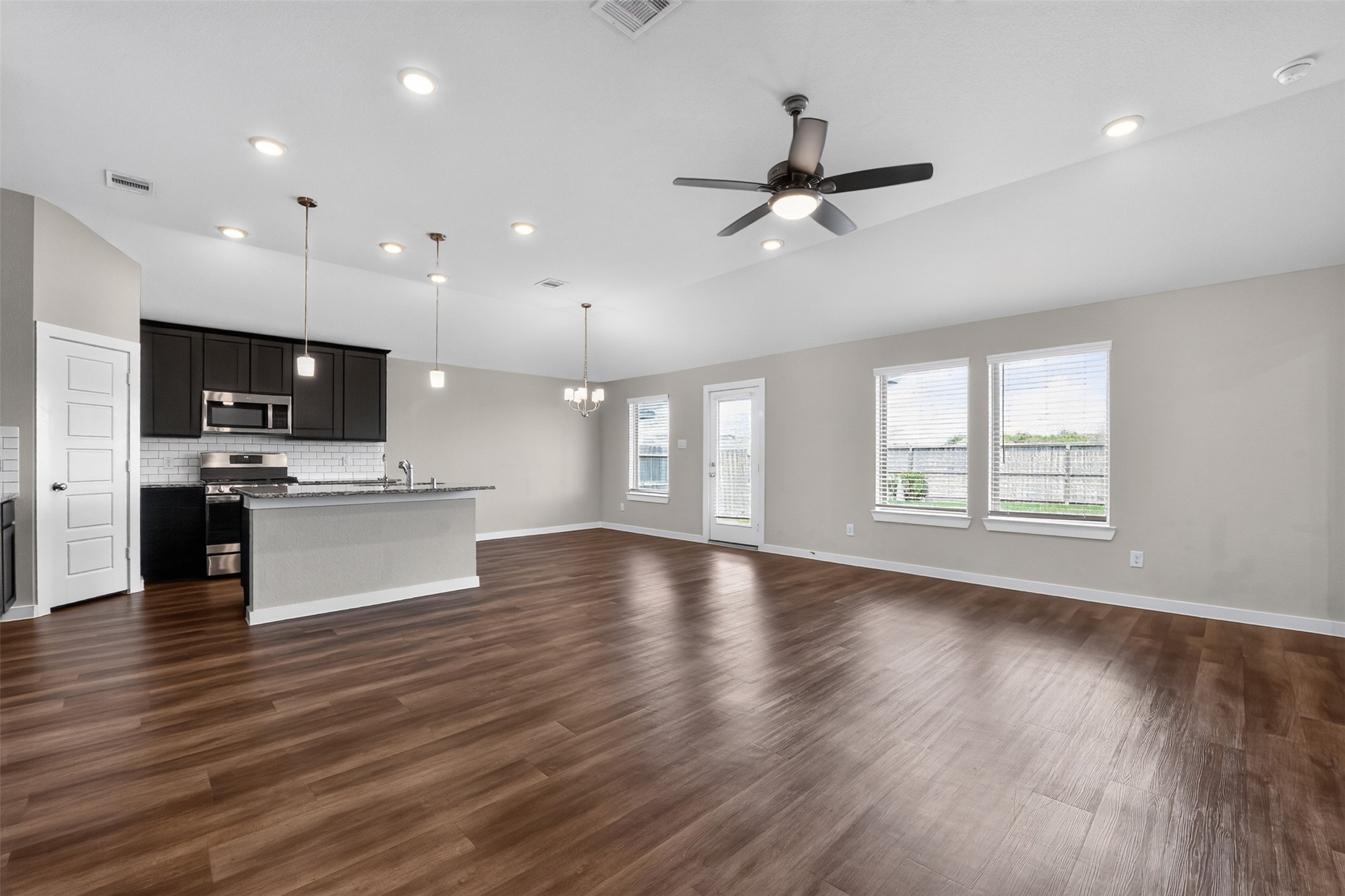 26563 Eternal Drive Property Photo 5
