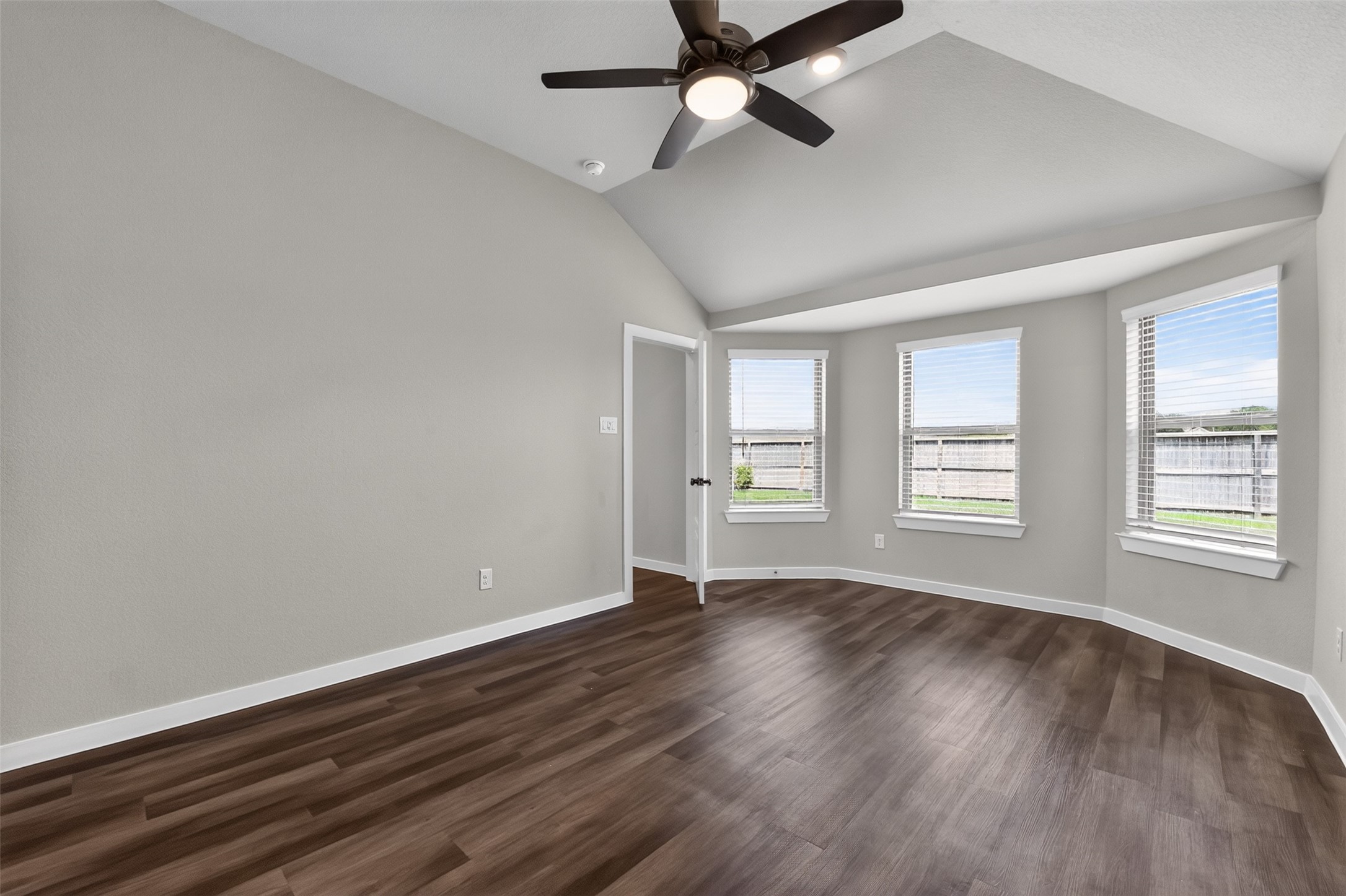 26563 Eternal Drive Property Photo 9
