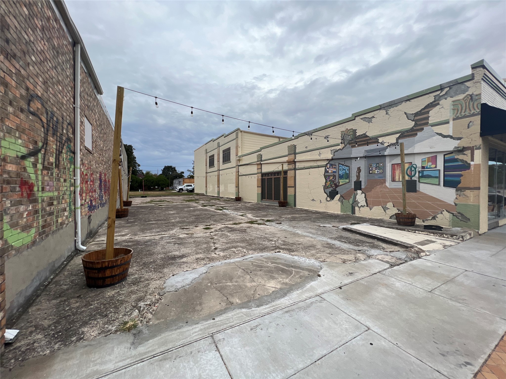 112 W Texas Avenue Property Photo 8