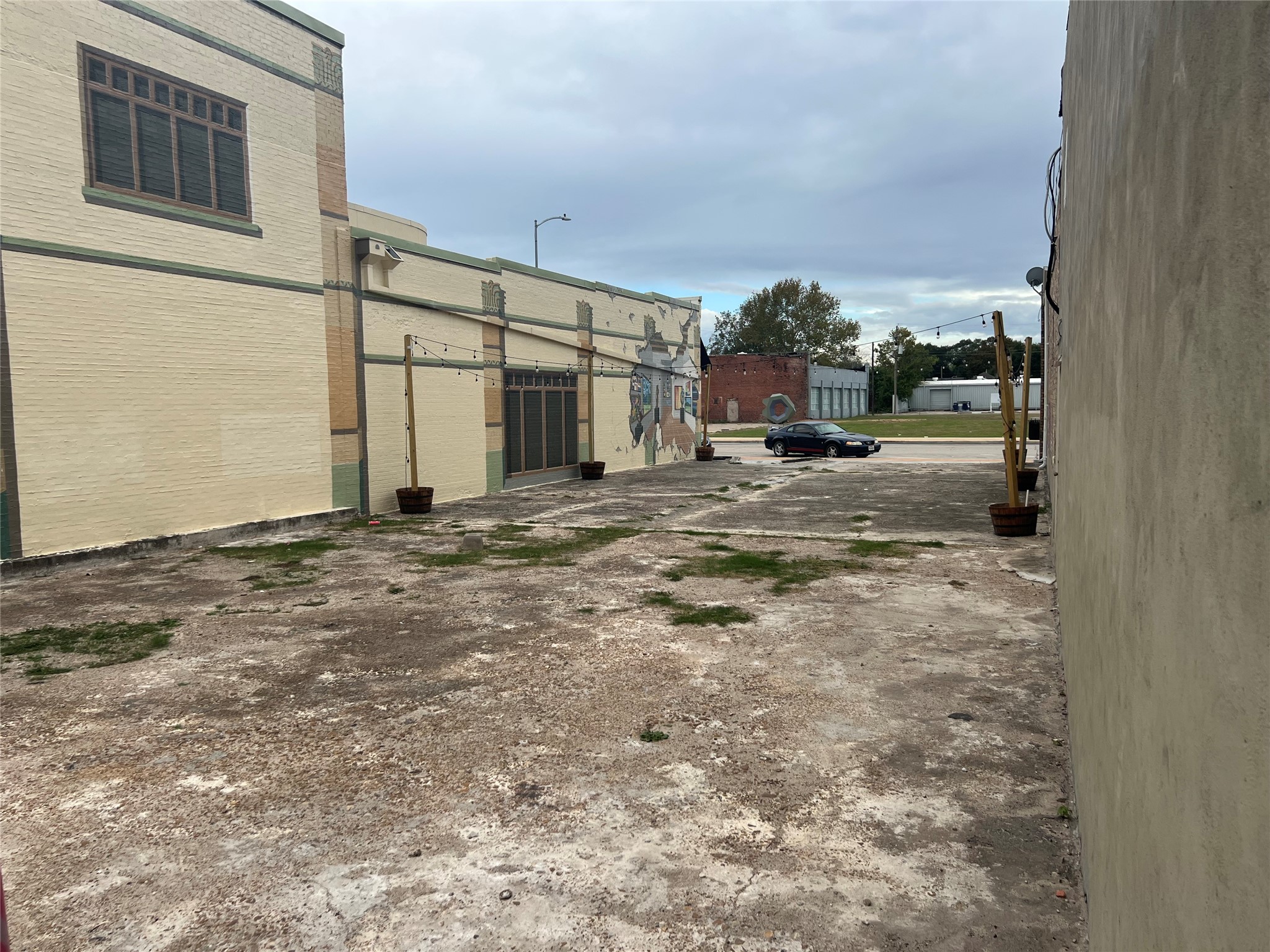 112 W Texas Avenue Property Photo 9