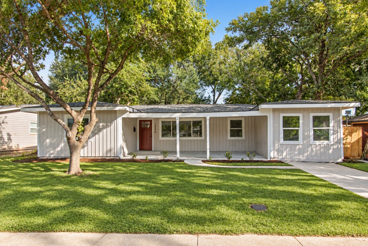 1005 Mobile Drive Property Photo 1