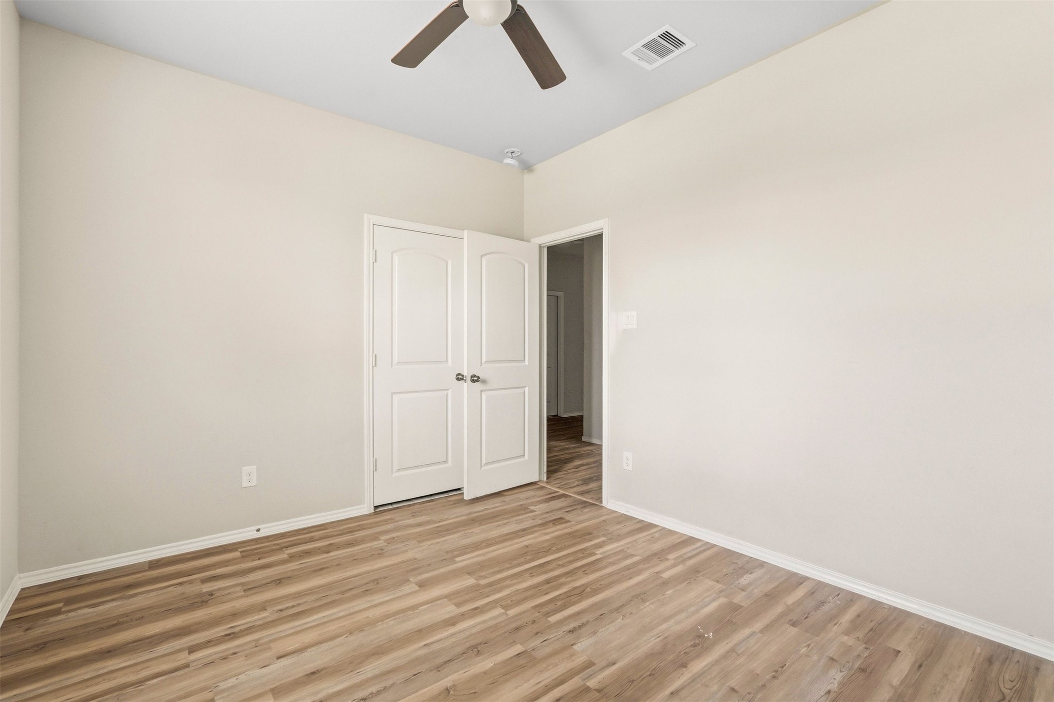 18025 Atwood Mill Drive Property Photo 6