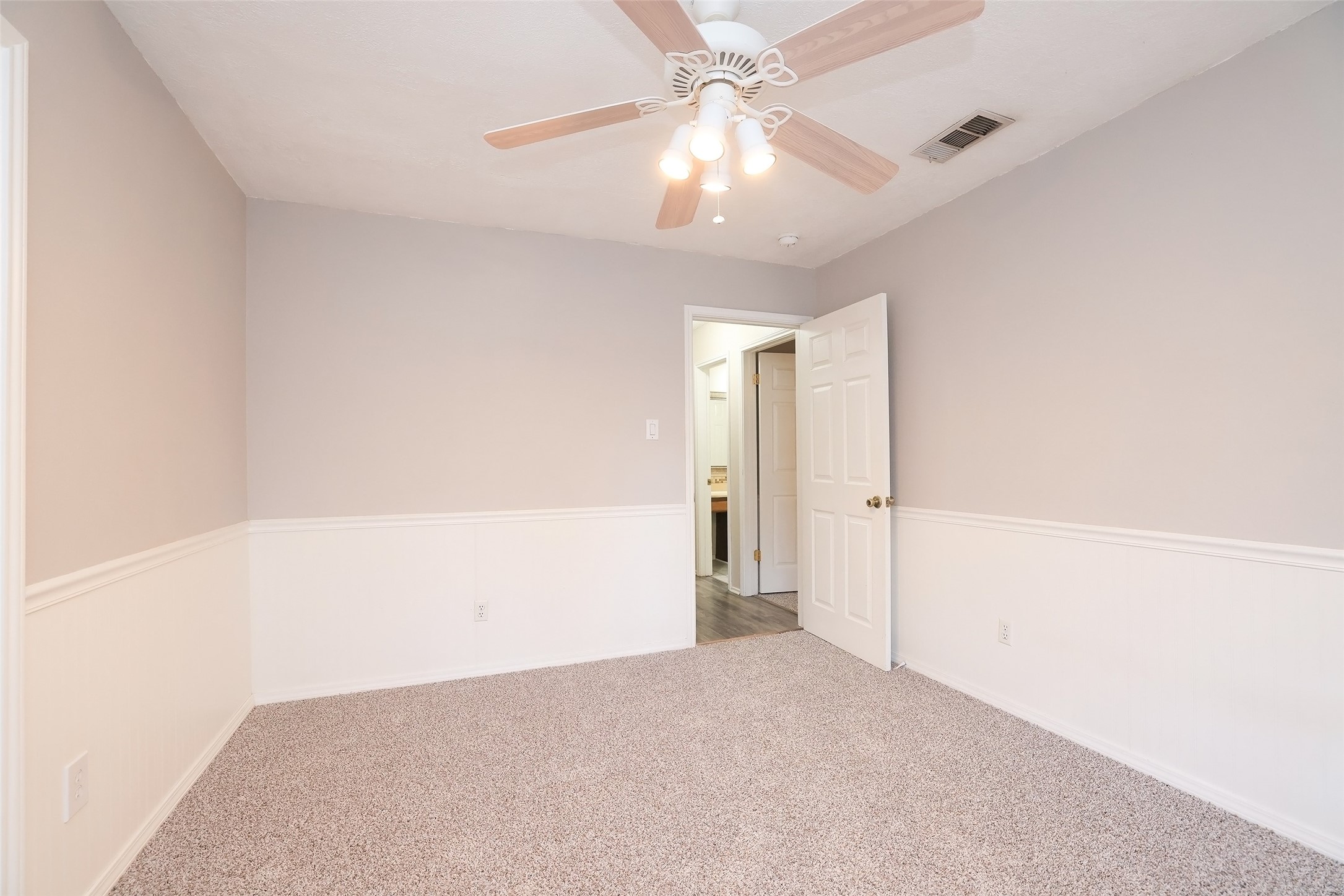 9130 Kirkleigh Street Property Photo 20