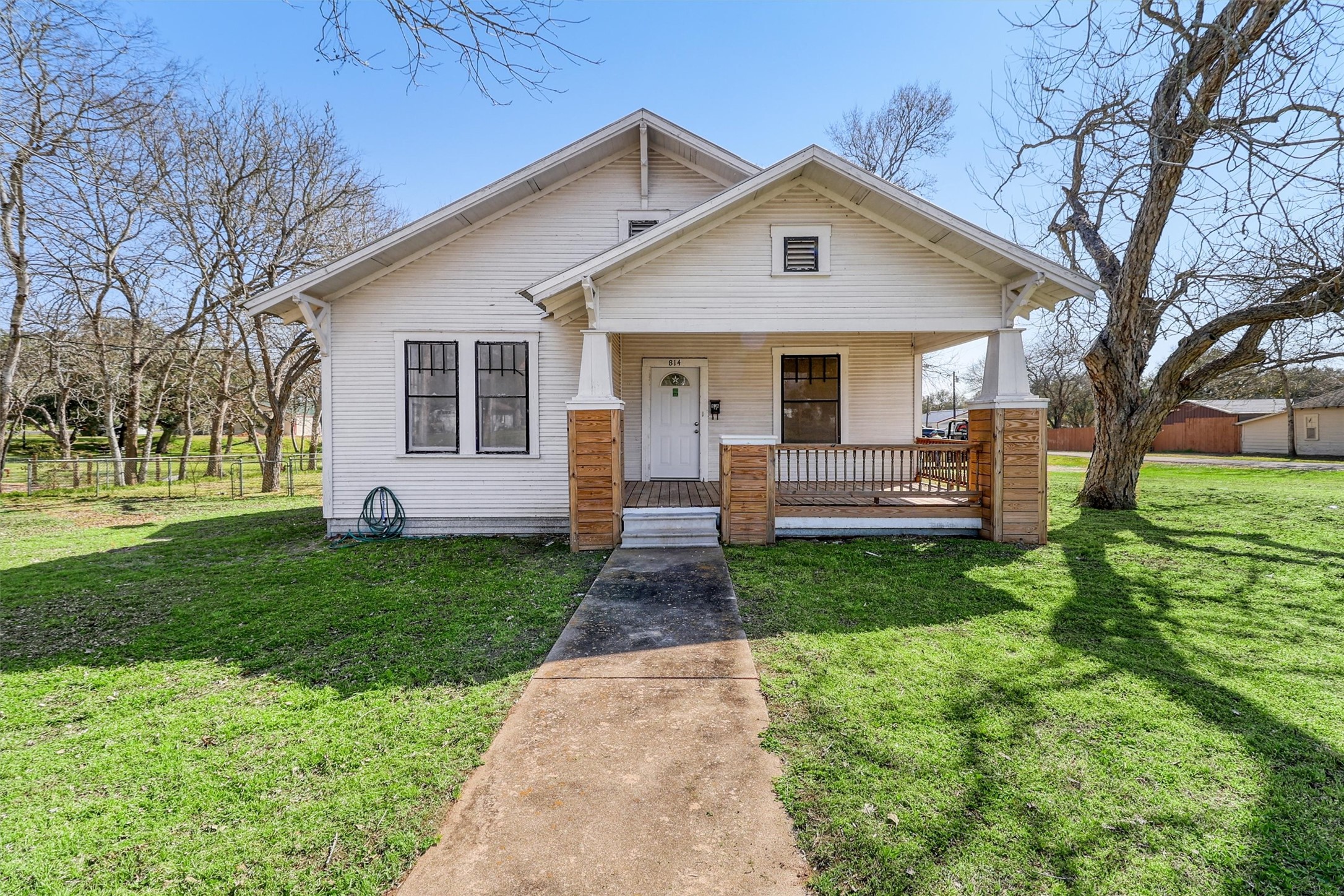 814 Baumgarten Street Property Photo