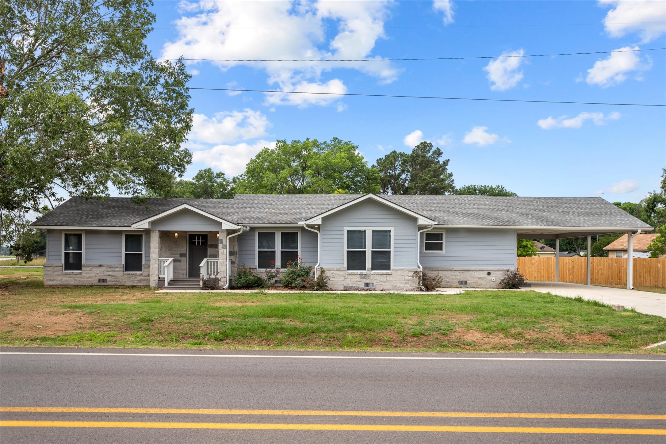 809 E Bowie Avenue Property Photo 1