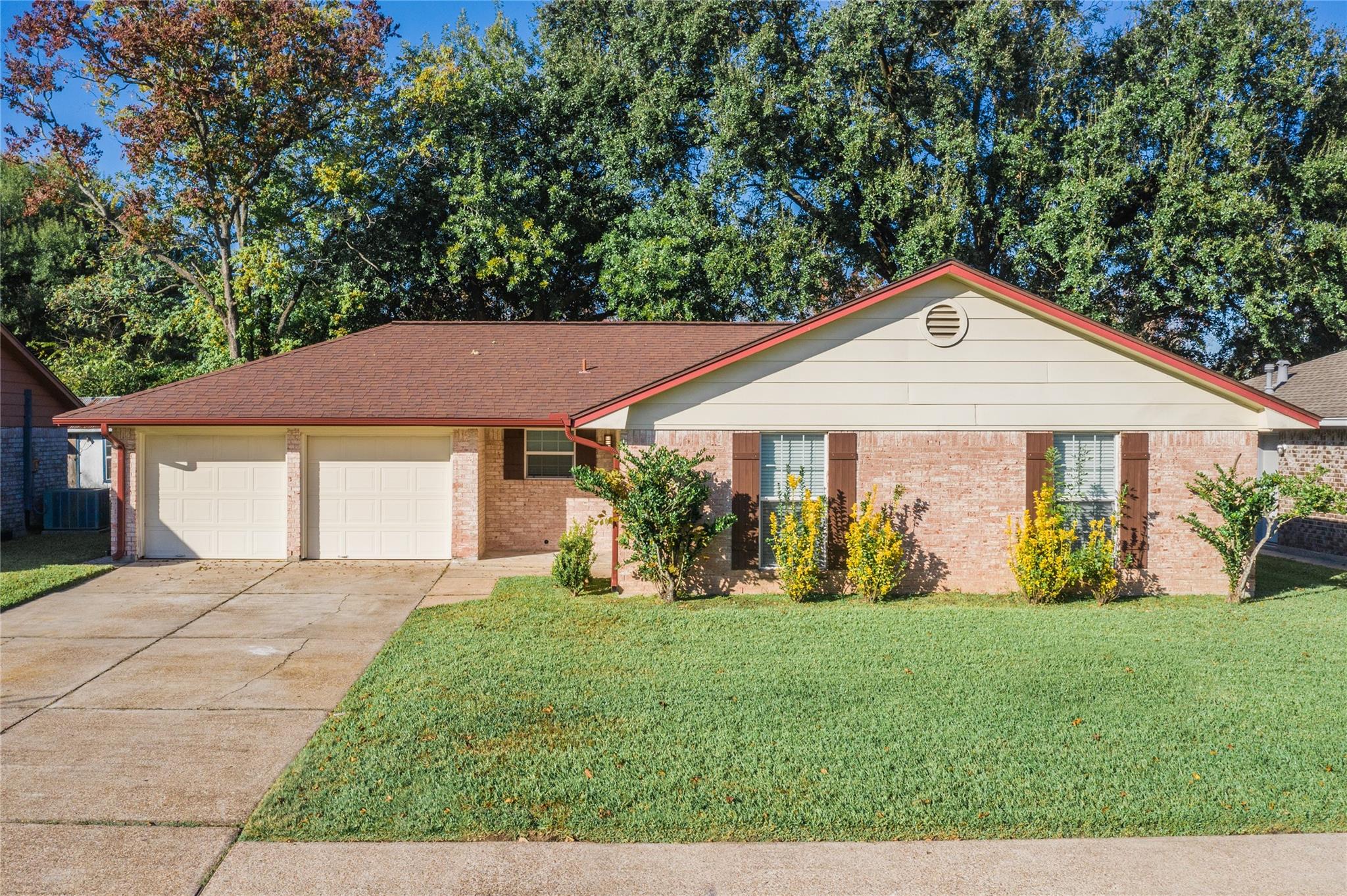 1121 Warren Street, Deer Park TX 77536 Property Photo 1