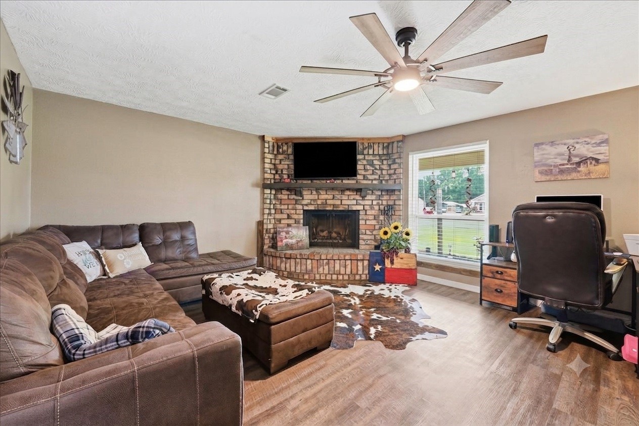 2851 Johnnie Street Property Photo 8