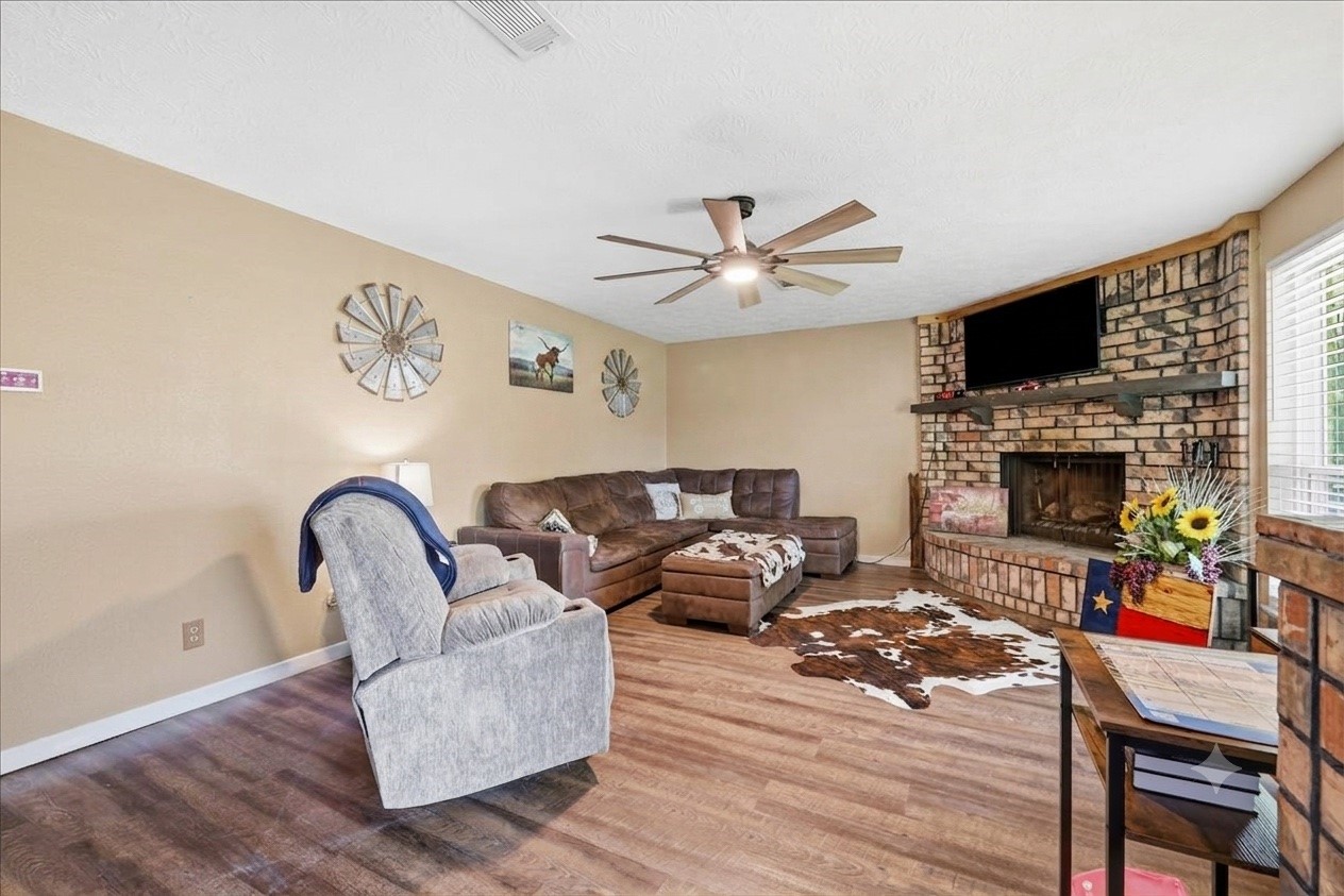 2851 Johnnie Street Property Photo 9