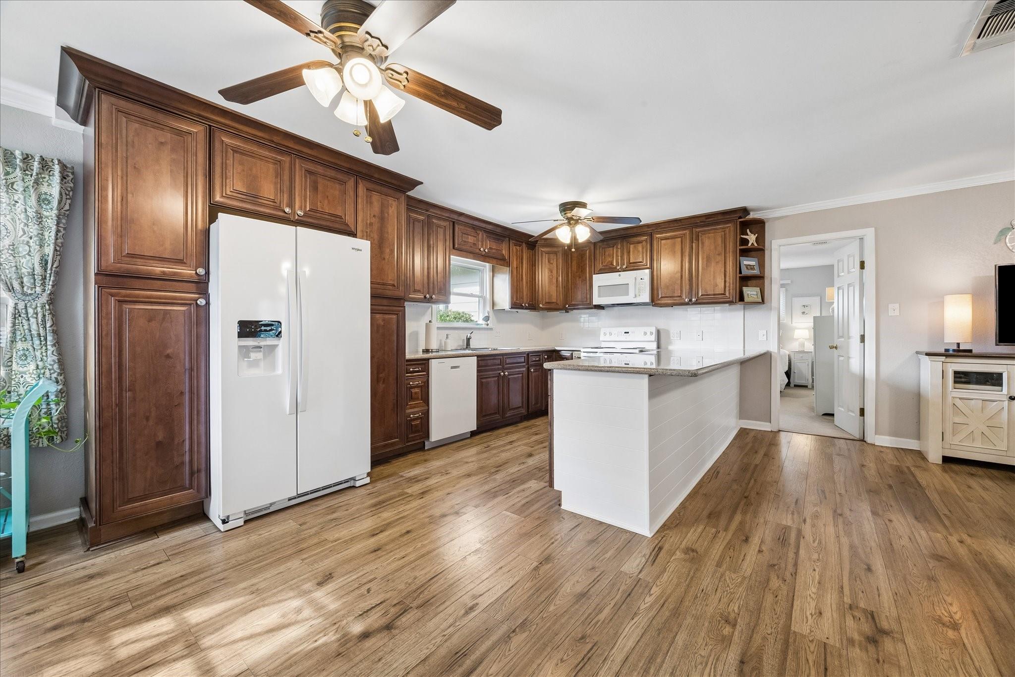 126 Dolphin Property Photo 7