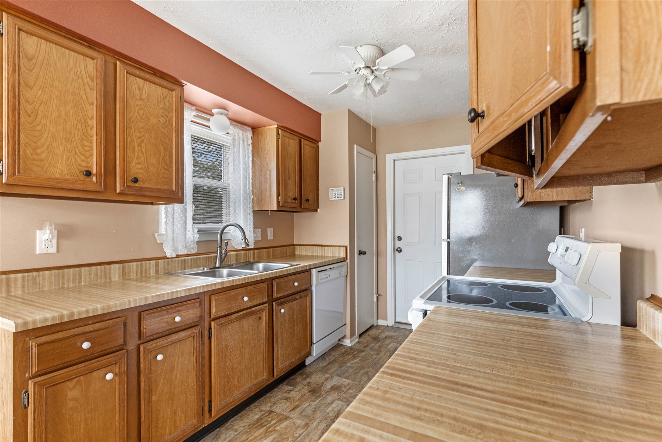 1102 Hitch Court Property Photo 14