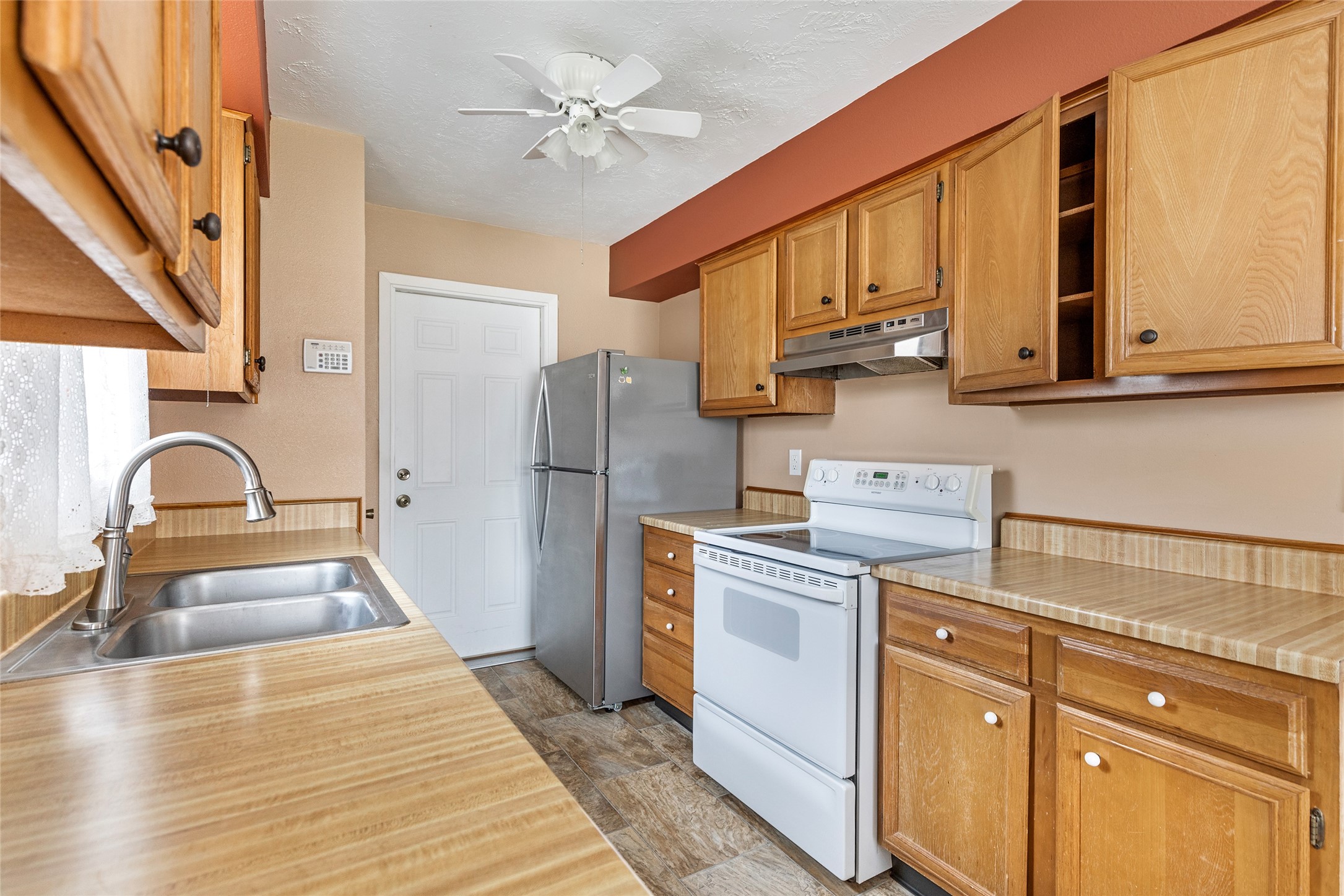 1102 Hitch Court Property Photo 15
