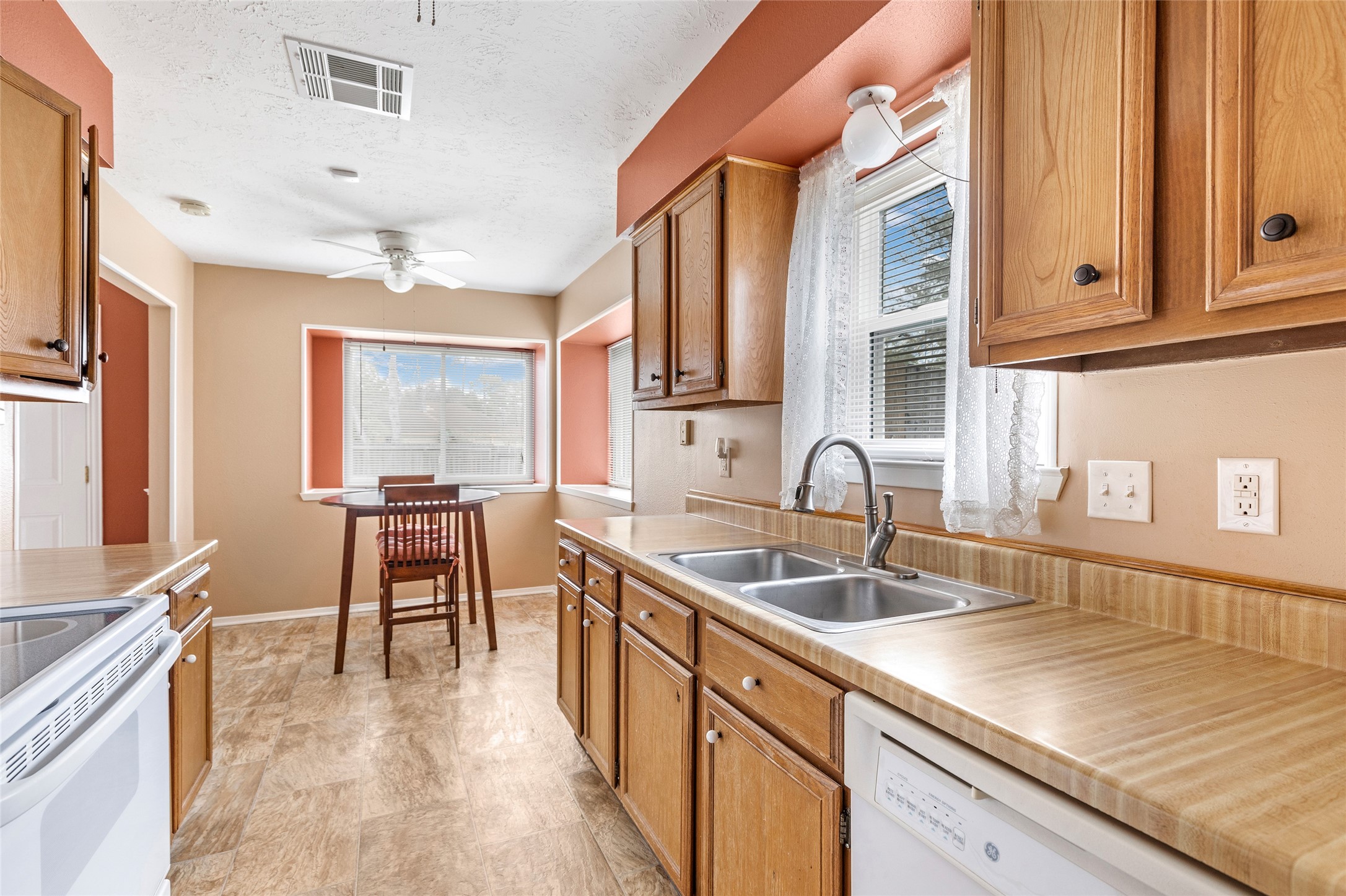 1102 Hitch Court Property Photo 16