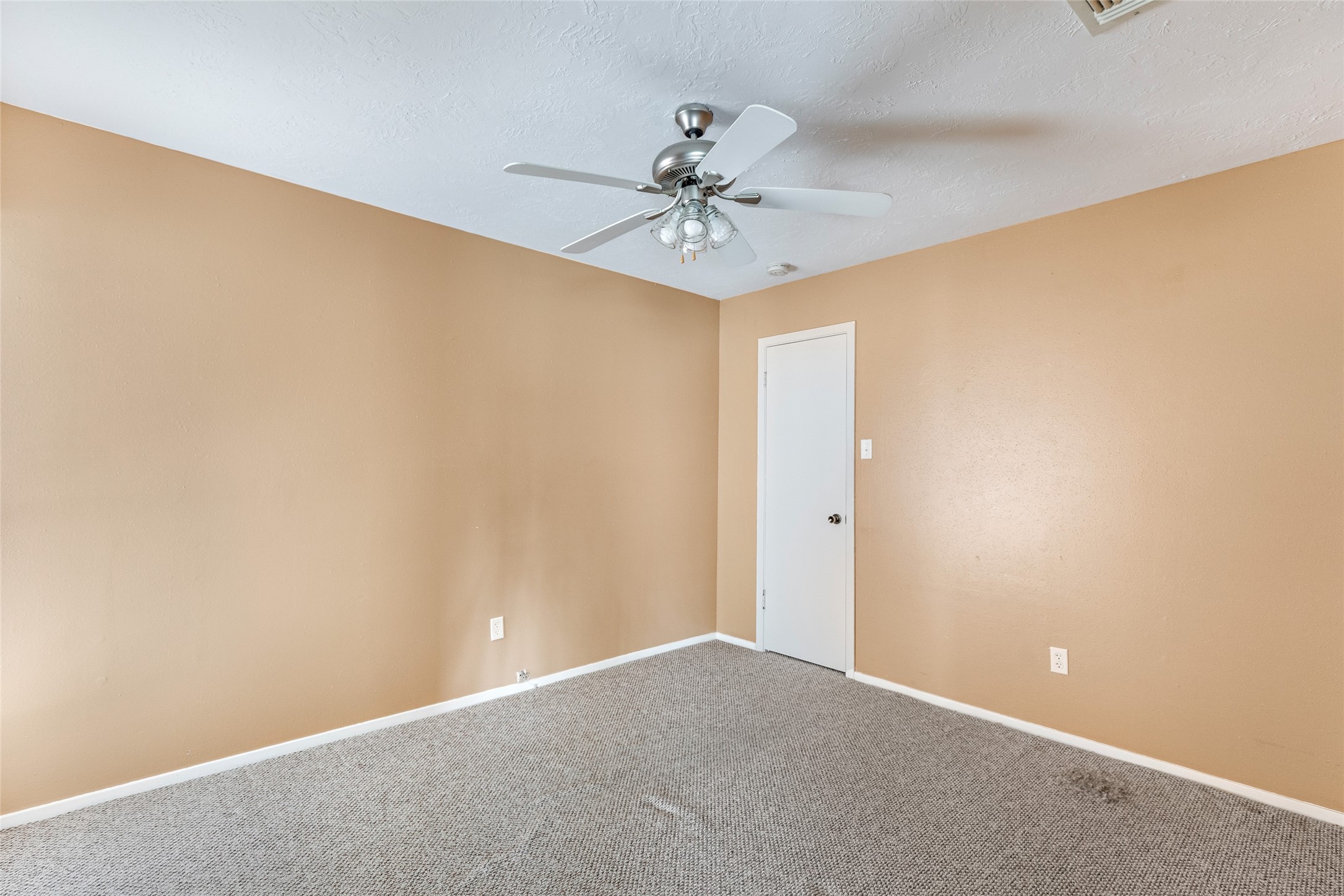 1102 Hitch Court Property Photo 17