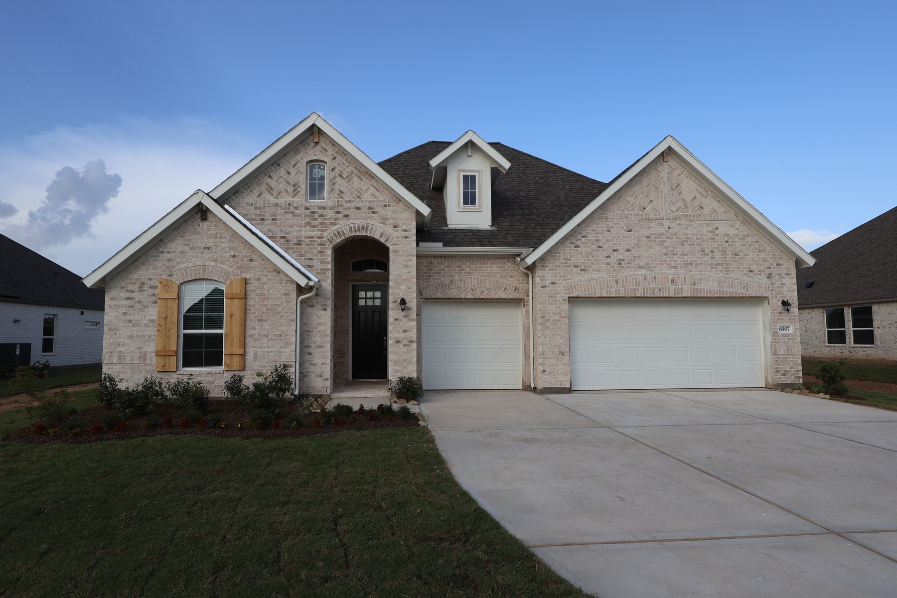 6907 Allens Landing Property Photo 2