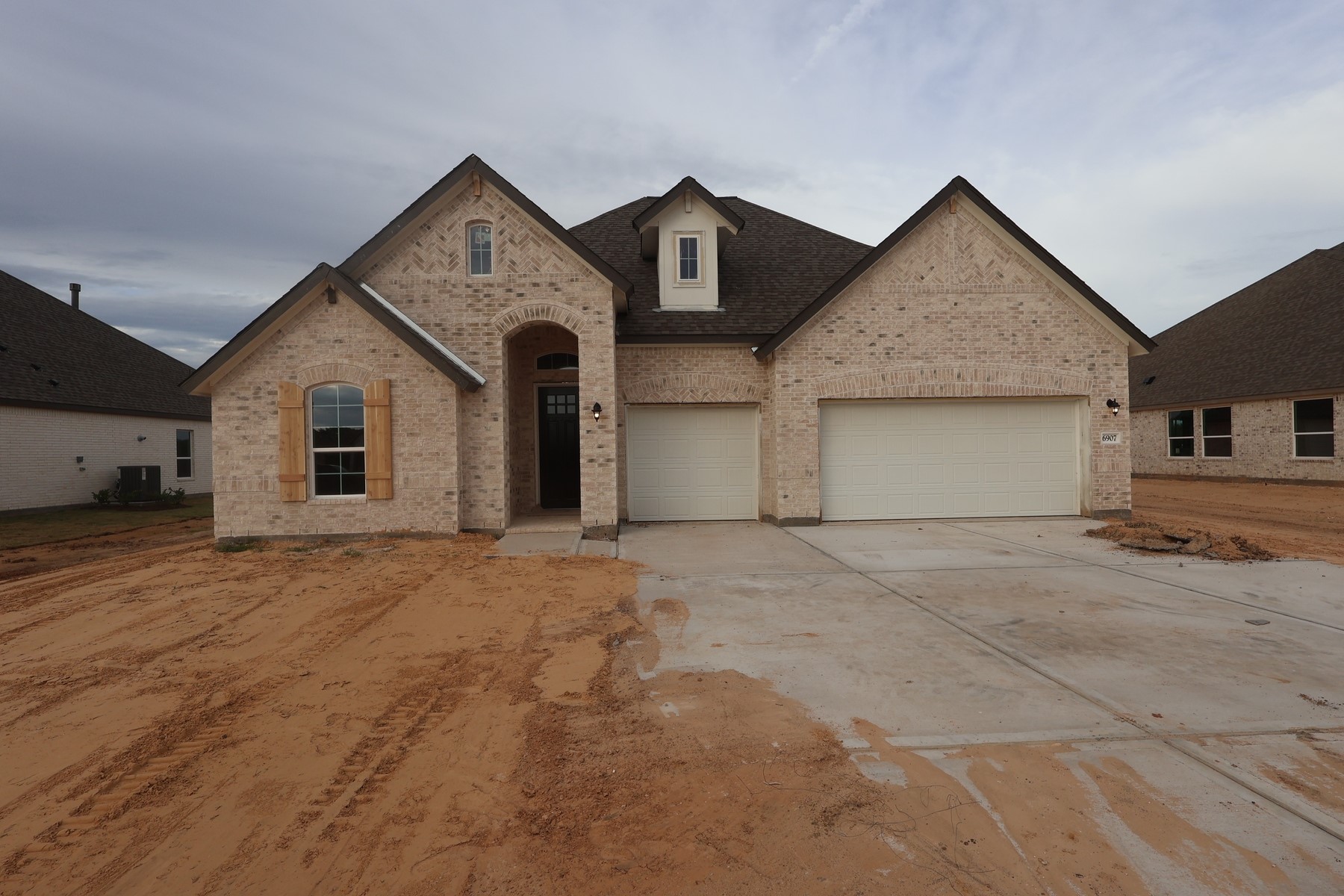 6907 Allens Landing Property Photo 3