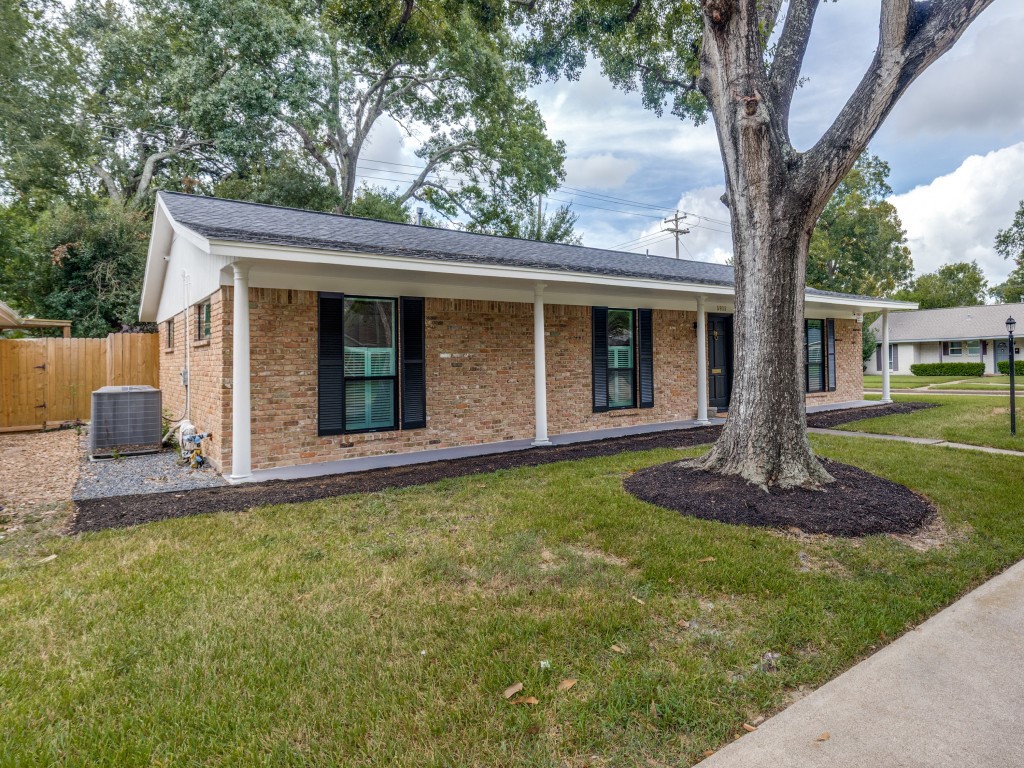 5933 Birdwood Road Property Photo 2