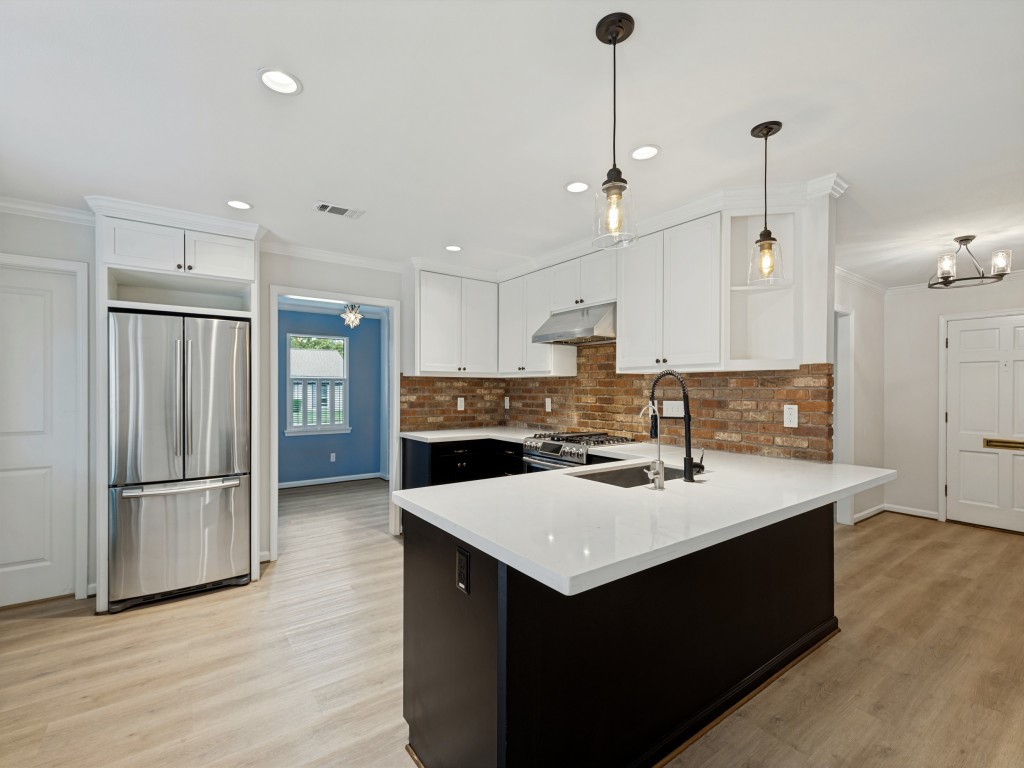 5933 Birdwood Road Property Photo 8
