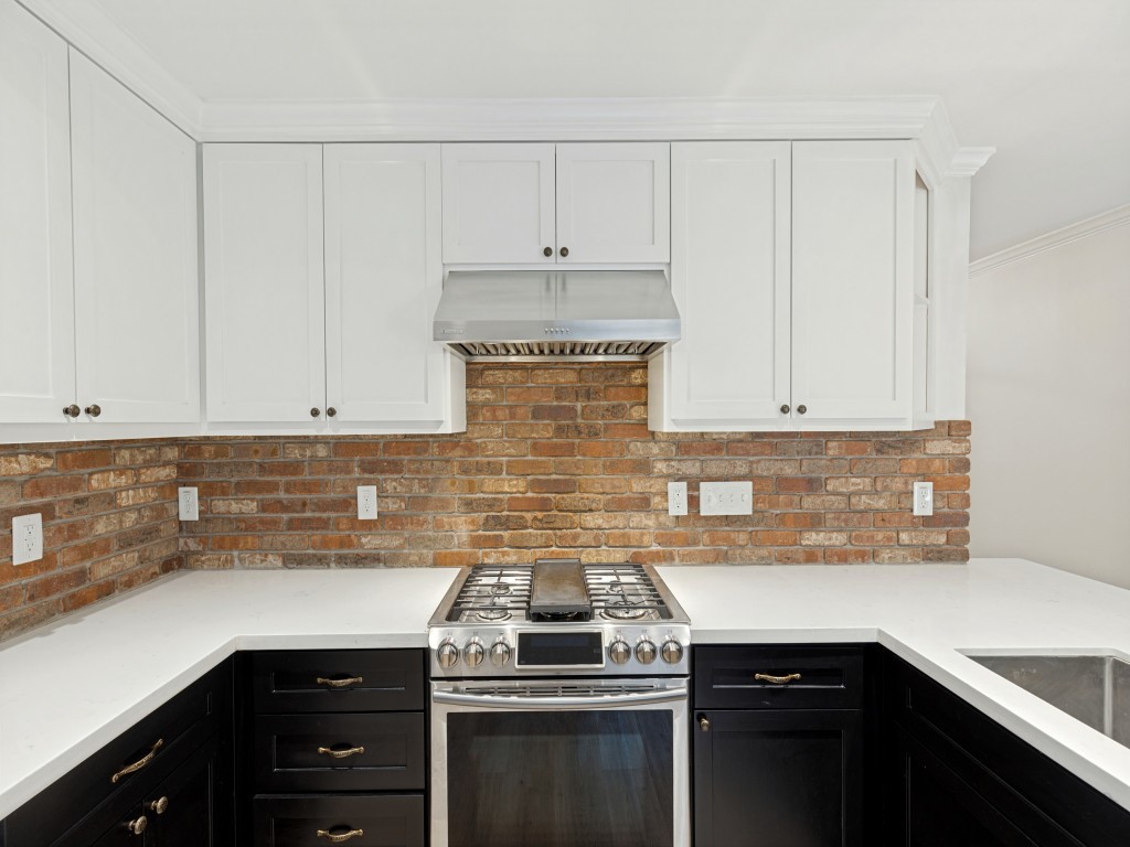 5933 Birdwood Road Property Photo 9
