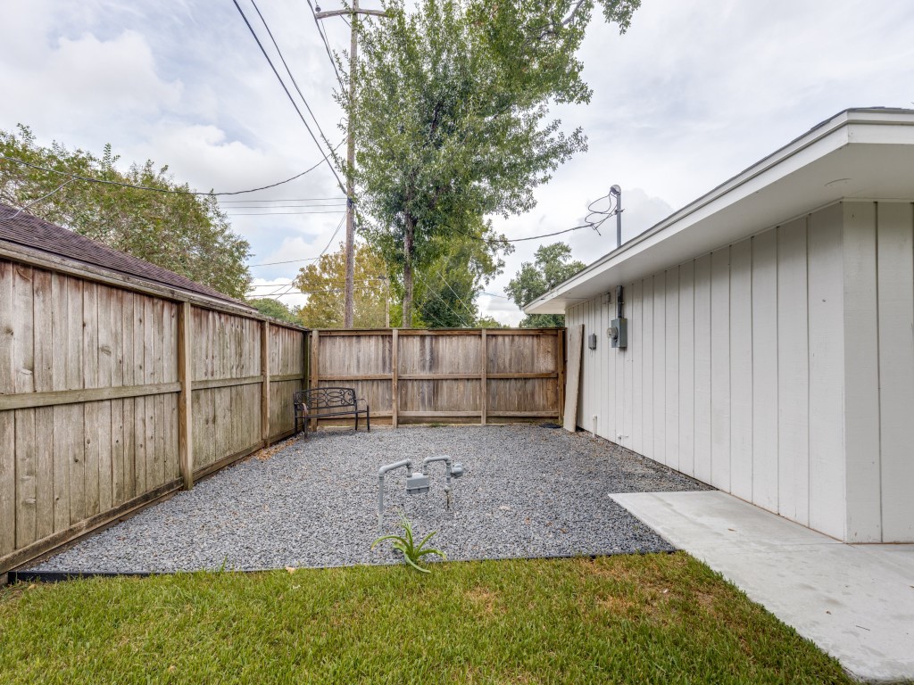 5933 Birdwood Road Property Photo 25