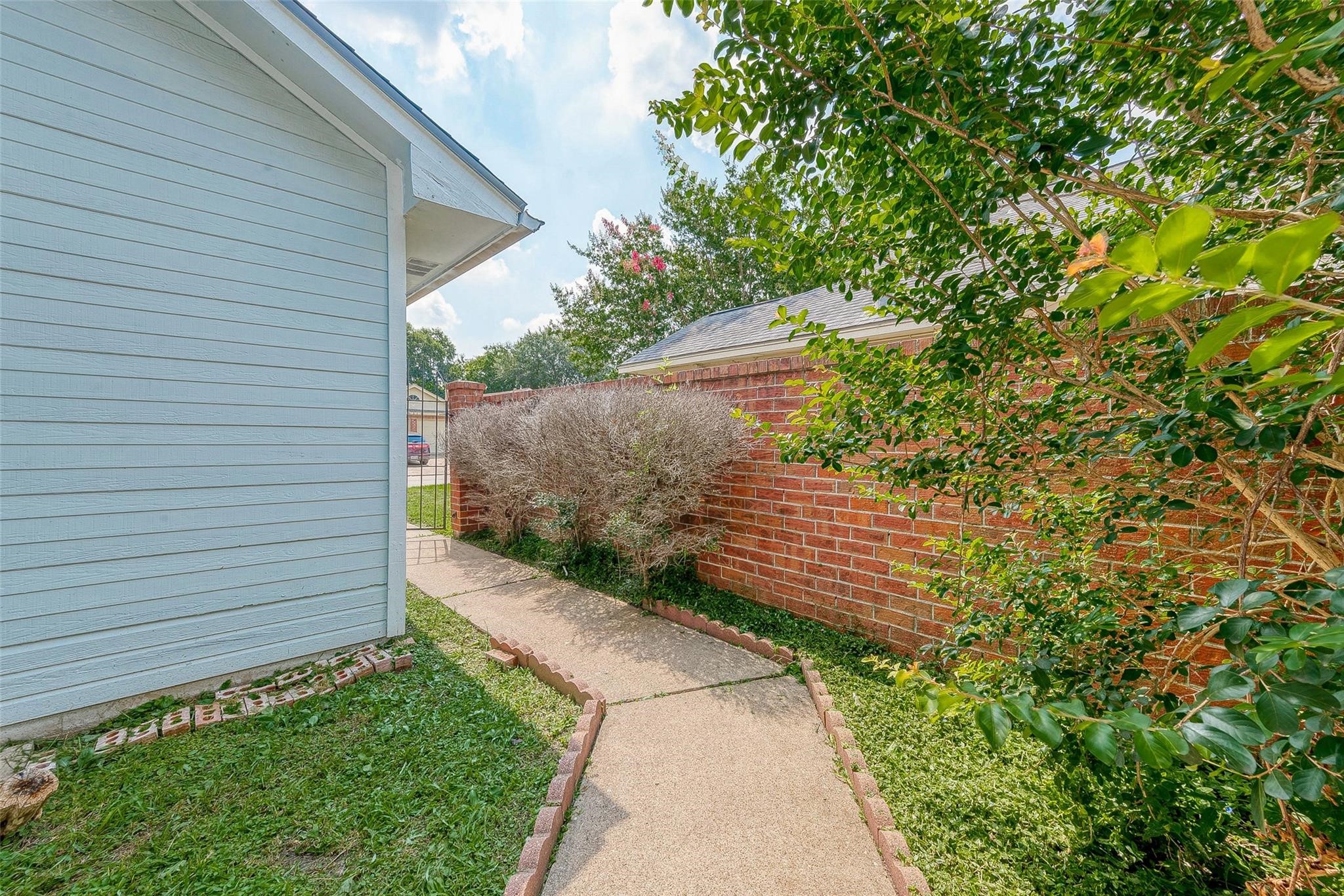 9310 Corner Oaks Ln Property Photo 4