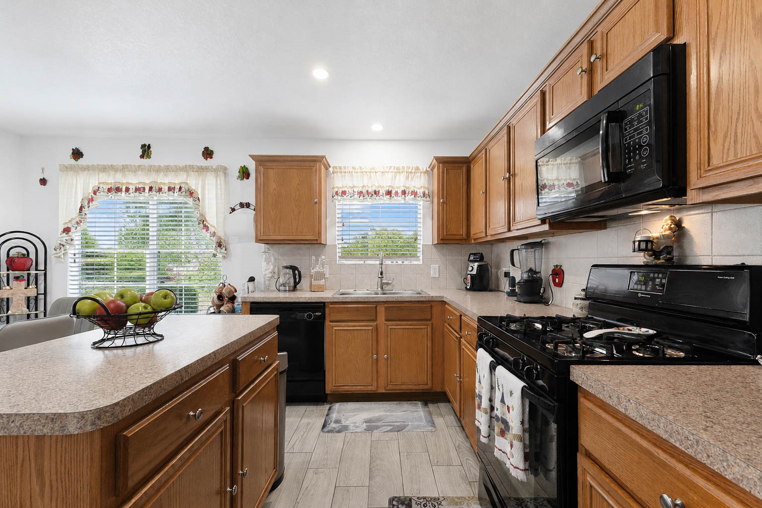 21003 Roxette Court Property Photo 6