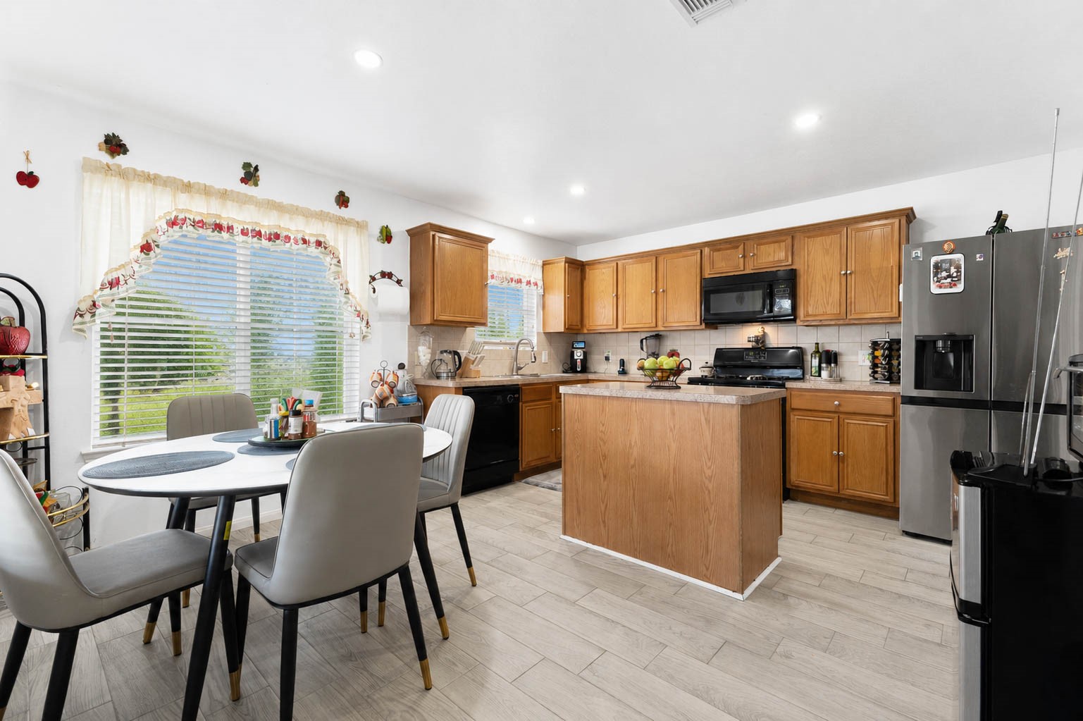21003 Roxette Court Property Photo 7