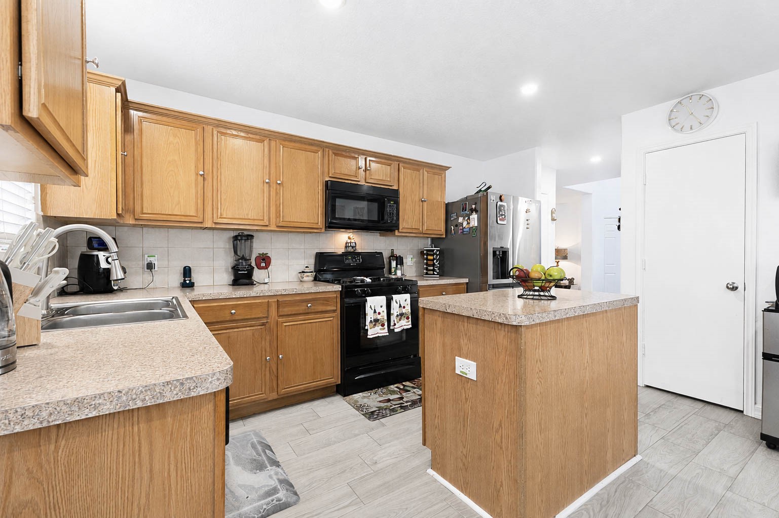 21003 Roxette Court Property Photo 8