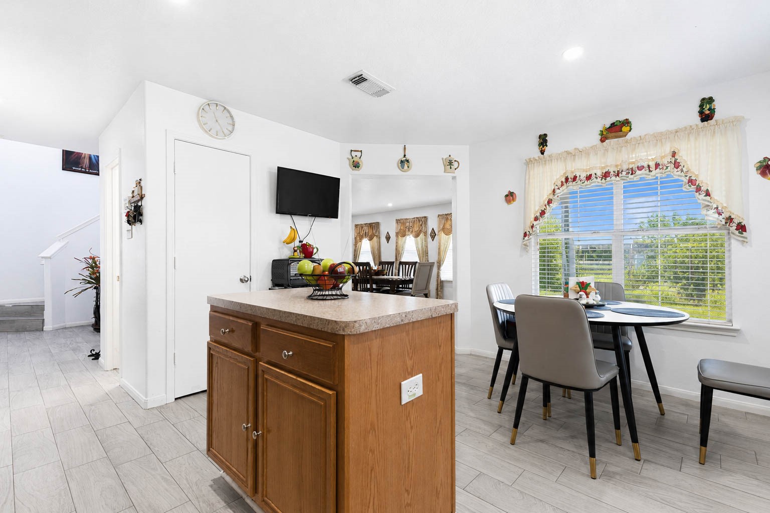 21003 Roxette Court Property Photo 9