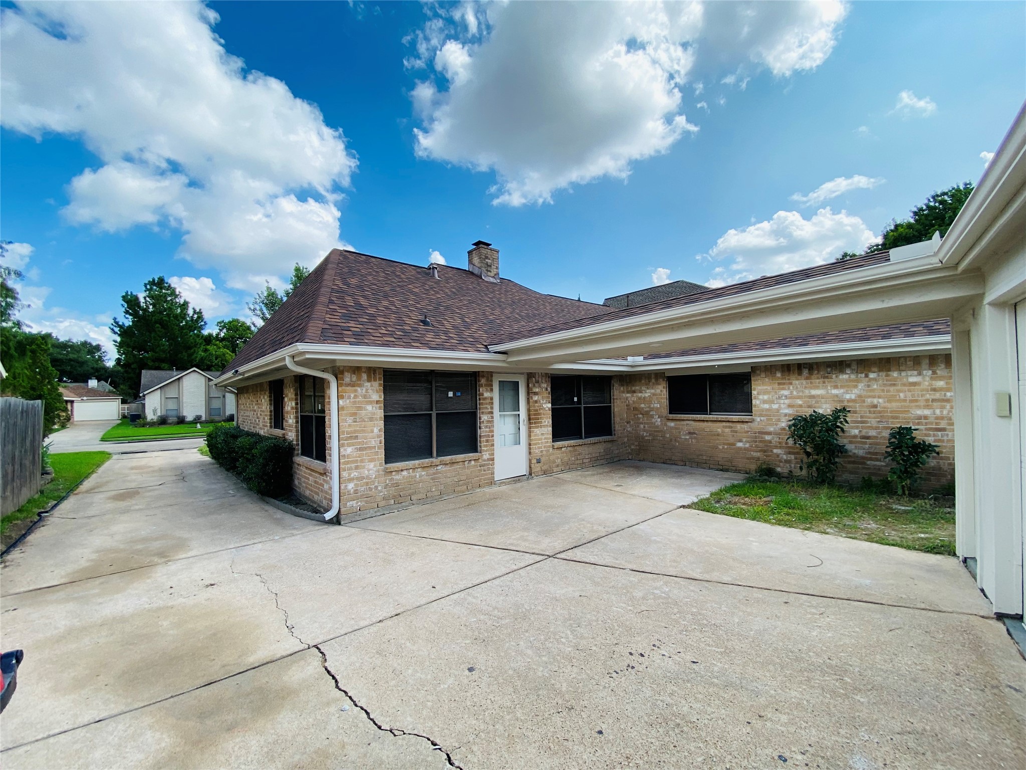 14815 Earlswood Drive Property Photo 3