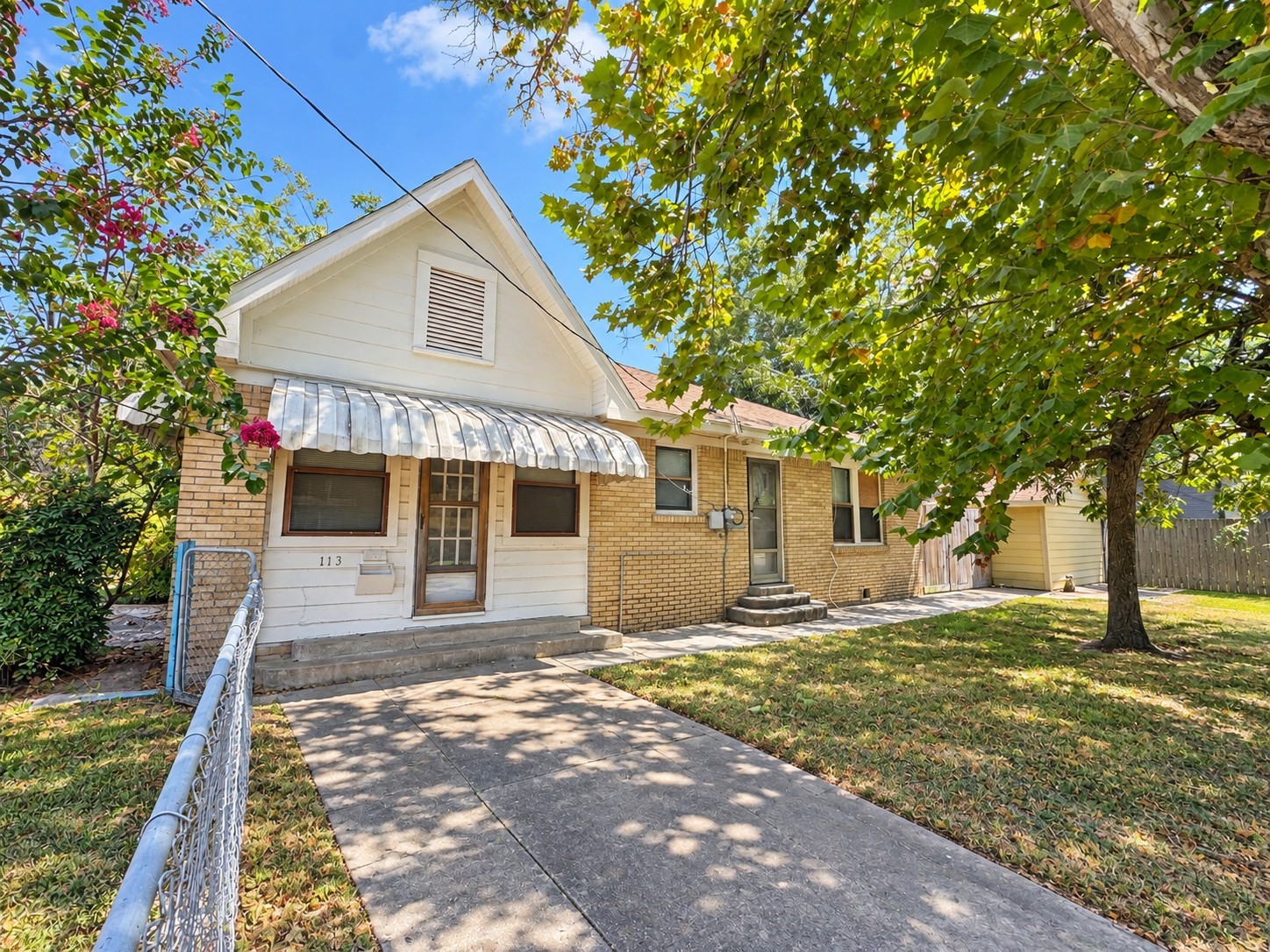 113 W Lobit Street Property Photo 1