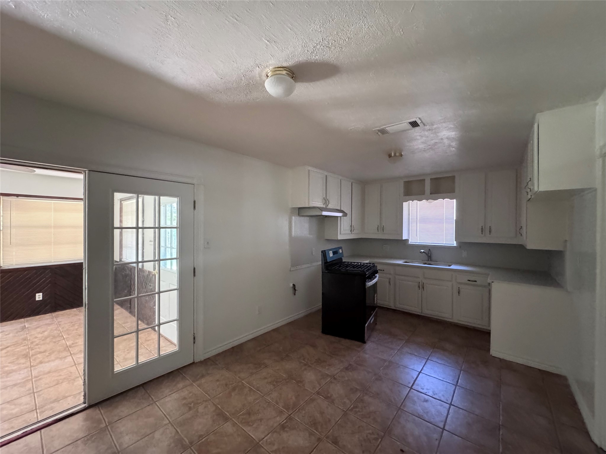 290 Clemmons Street Property Photo 4