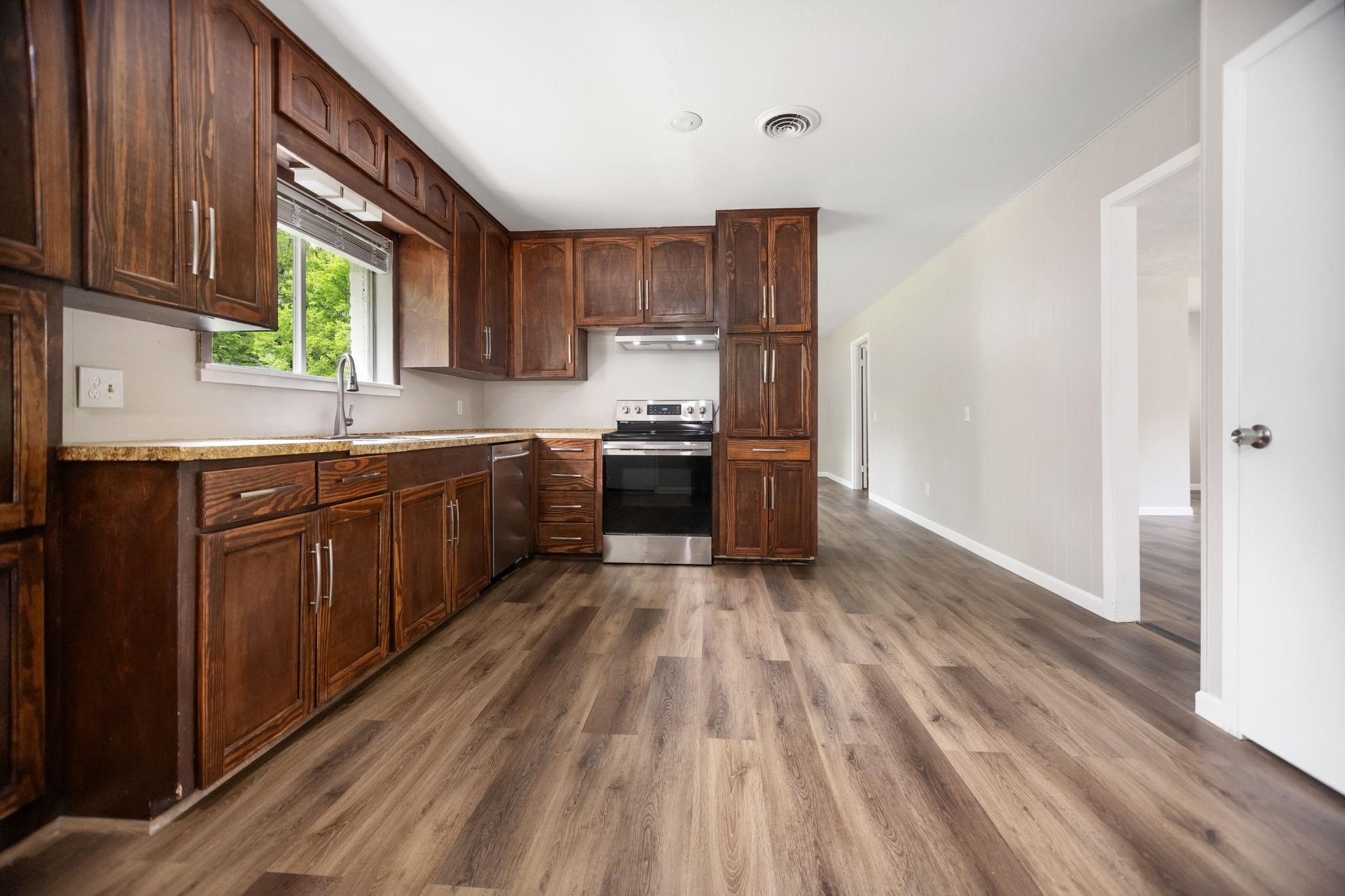 1105 Johnson Avenue Property Photo 10